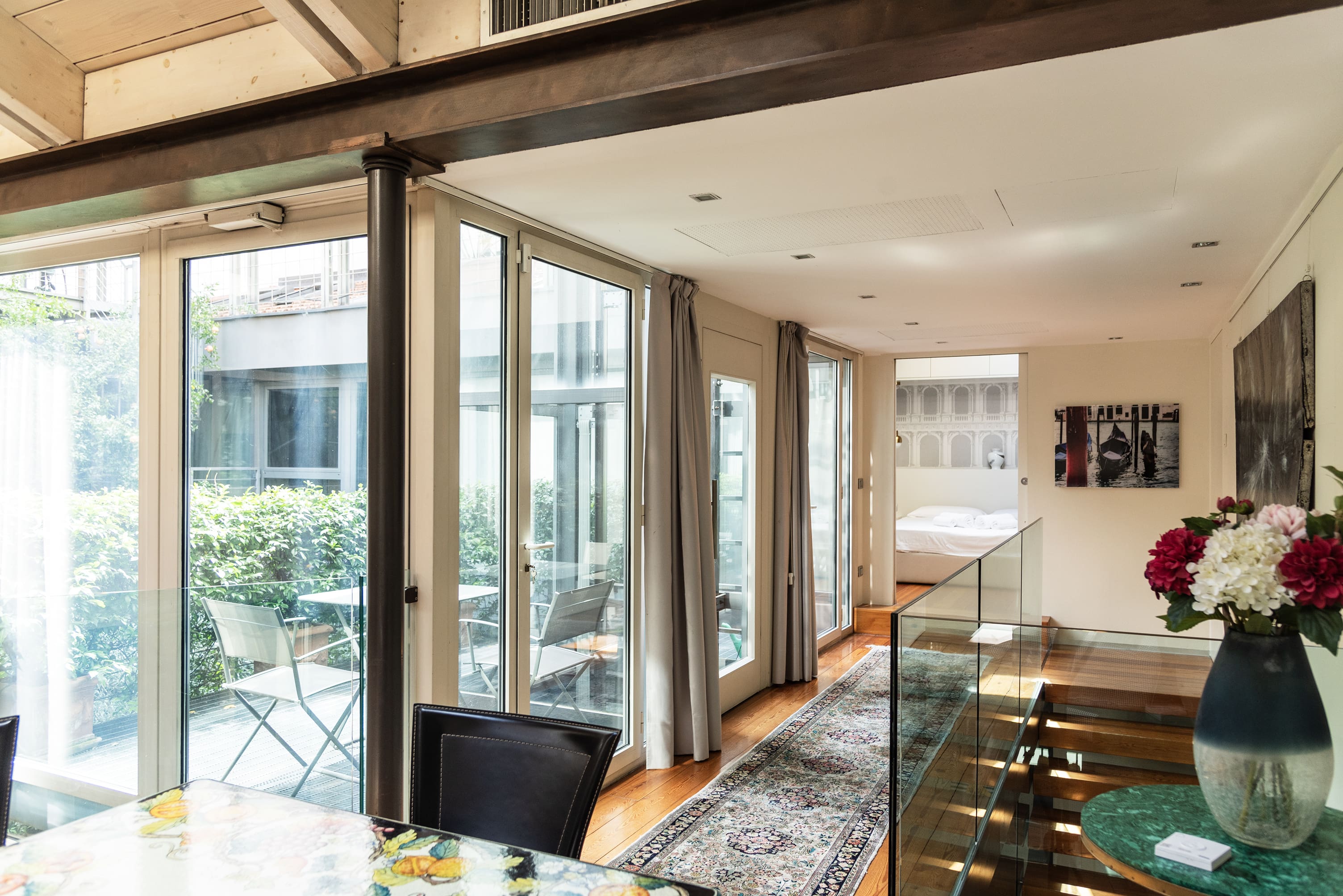 Palazzo dei Pini: Elegant 3-Bedroom Apartment in Central Milan