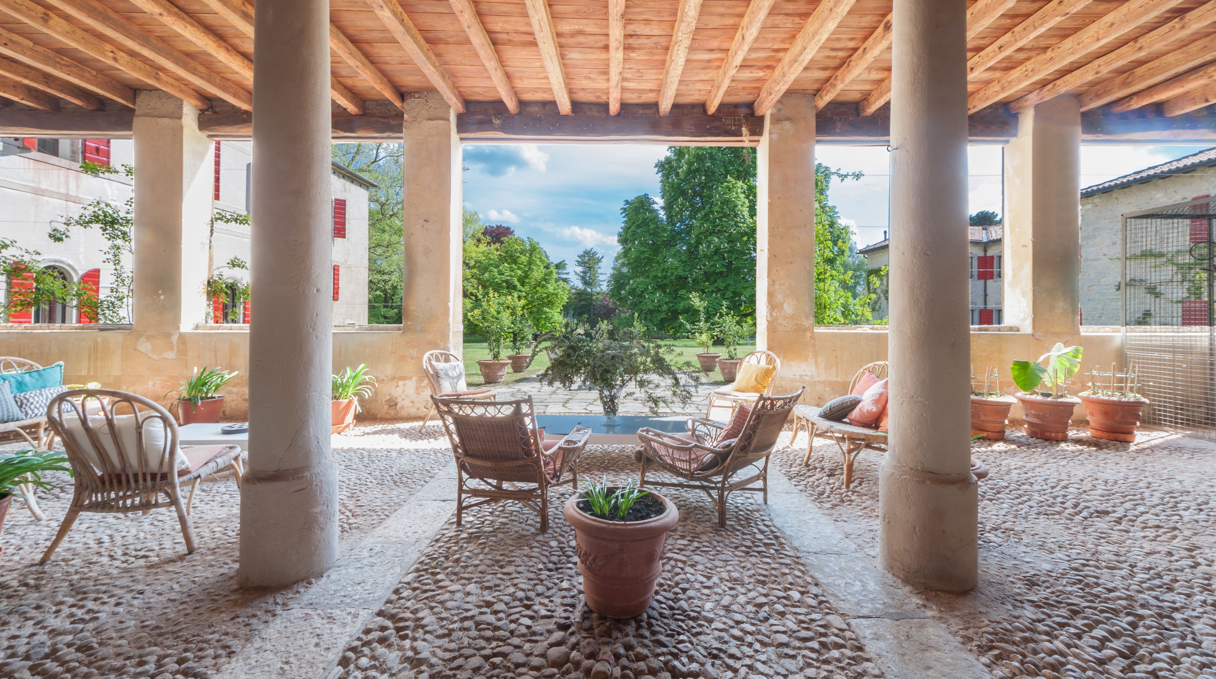 Palazzo delle Nevi: Stunning 10-Bedroom Luxury Villa Rental with Private Pool in Treviso