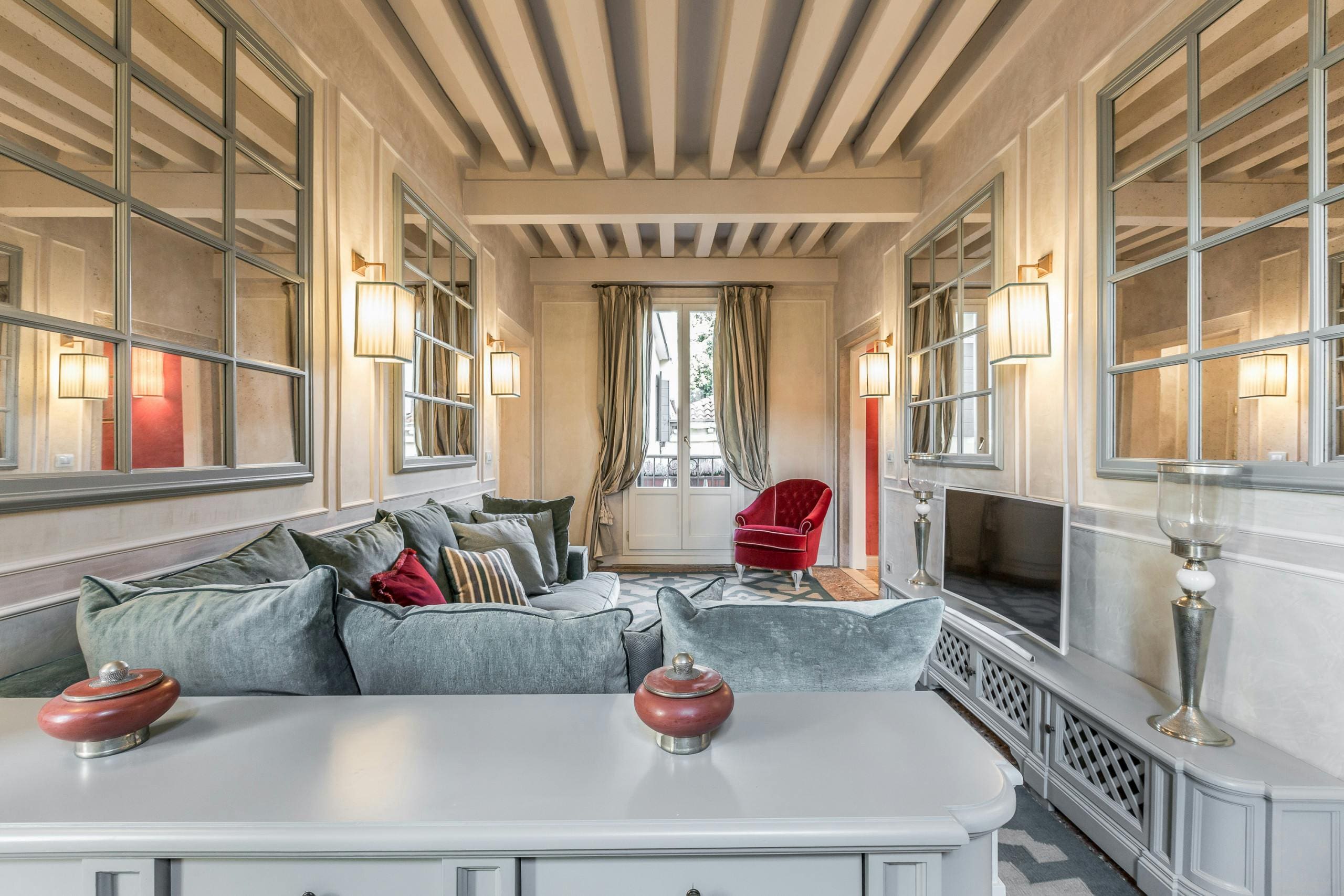 Palazzo Dorsoduro Venezia: 4-Bedroom Luxury Apartment with Seaview, Venice Dorsoduro