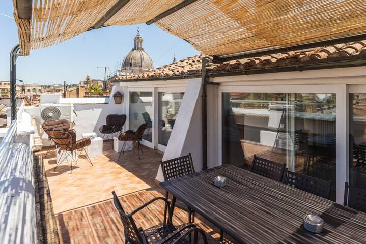 Palazzo Farnese Roma: Luxury 4-Bedroom Apartment with Rooftop Terrace, Rome