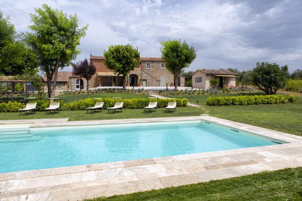 Palazzo Farneta Cortona: Spacious 5-Bedroom Apartment with Pool and Countryside Views, Cortona