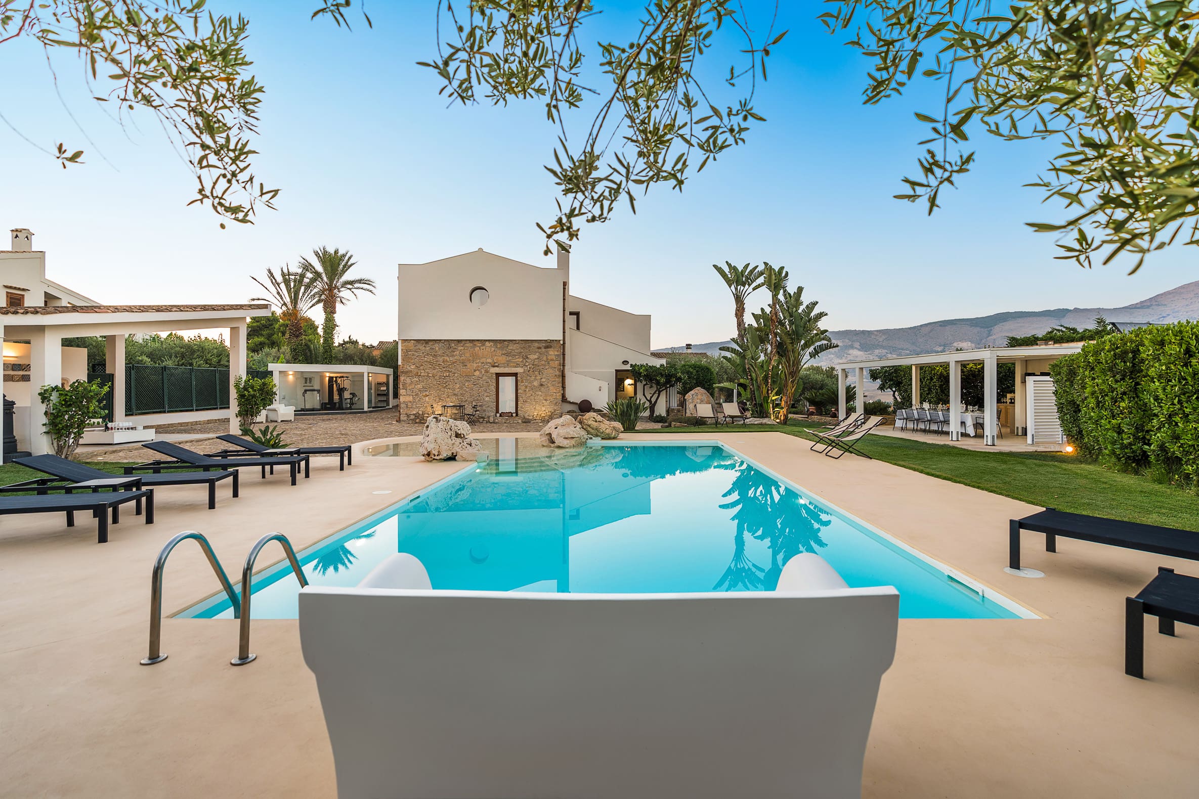 Palazzo Favignana Trapani Trapani: Luxury 8-Bedroom Apartment with Seaview and Pool, Trapani