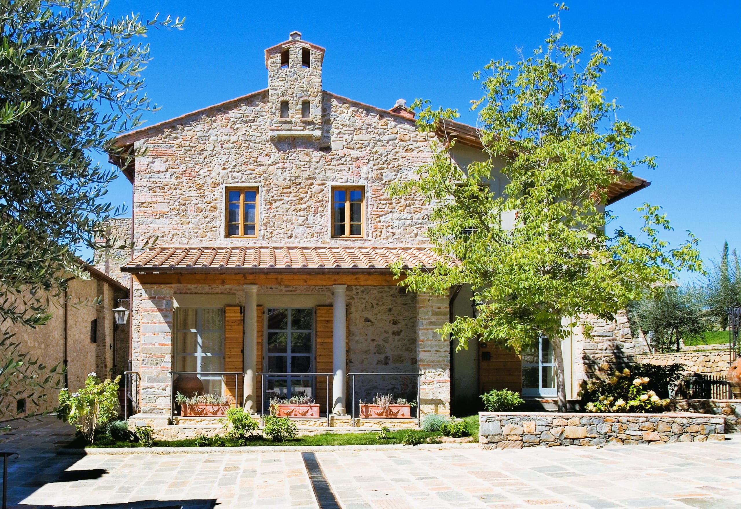 Palazzo Fiorentino Florence: Spacious 4-Bedroom Apartment with Pool Access, Florence East