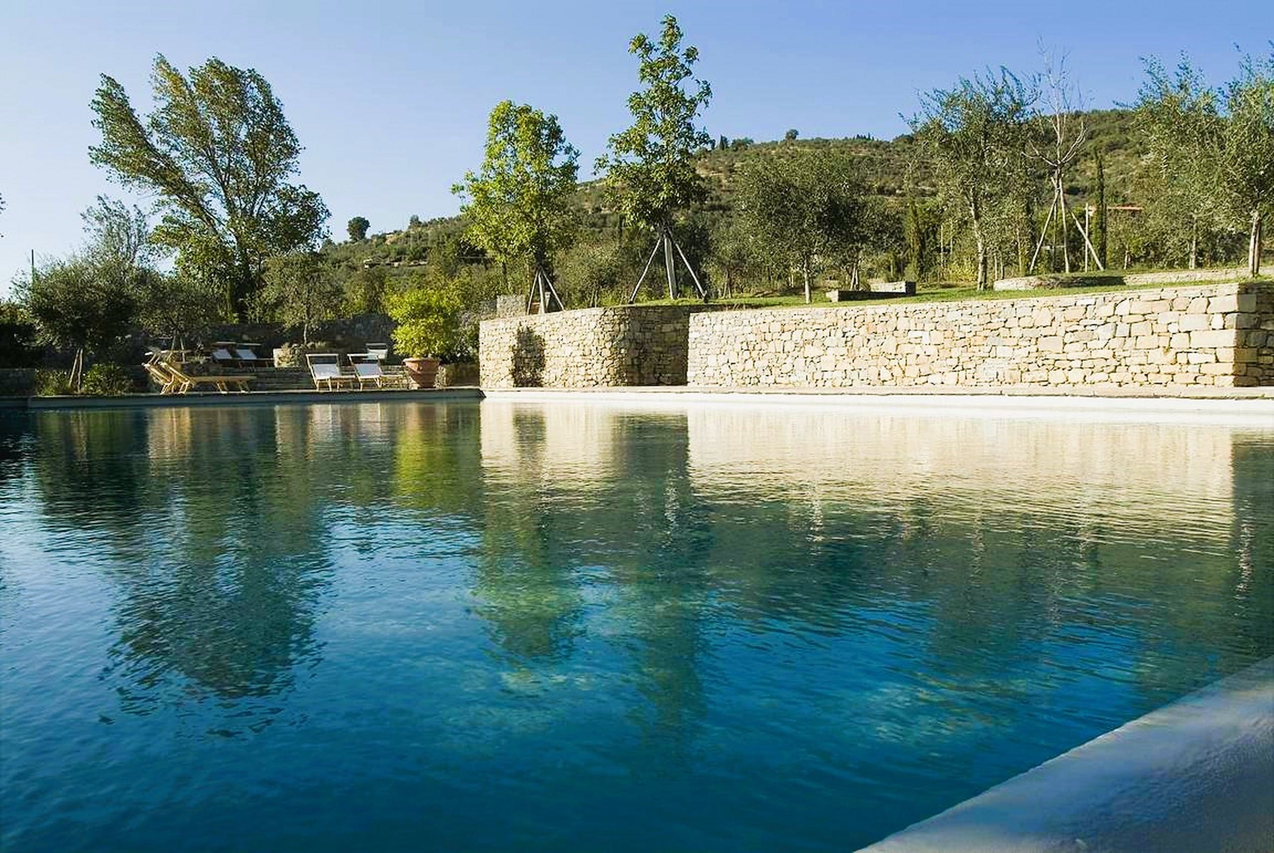 Palazzo Fiorentino Florence: Spacious 4-Bedroom Apartment with Pool Access, Florence East