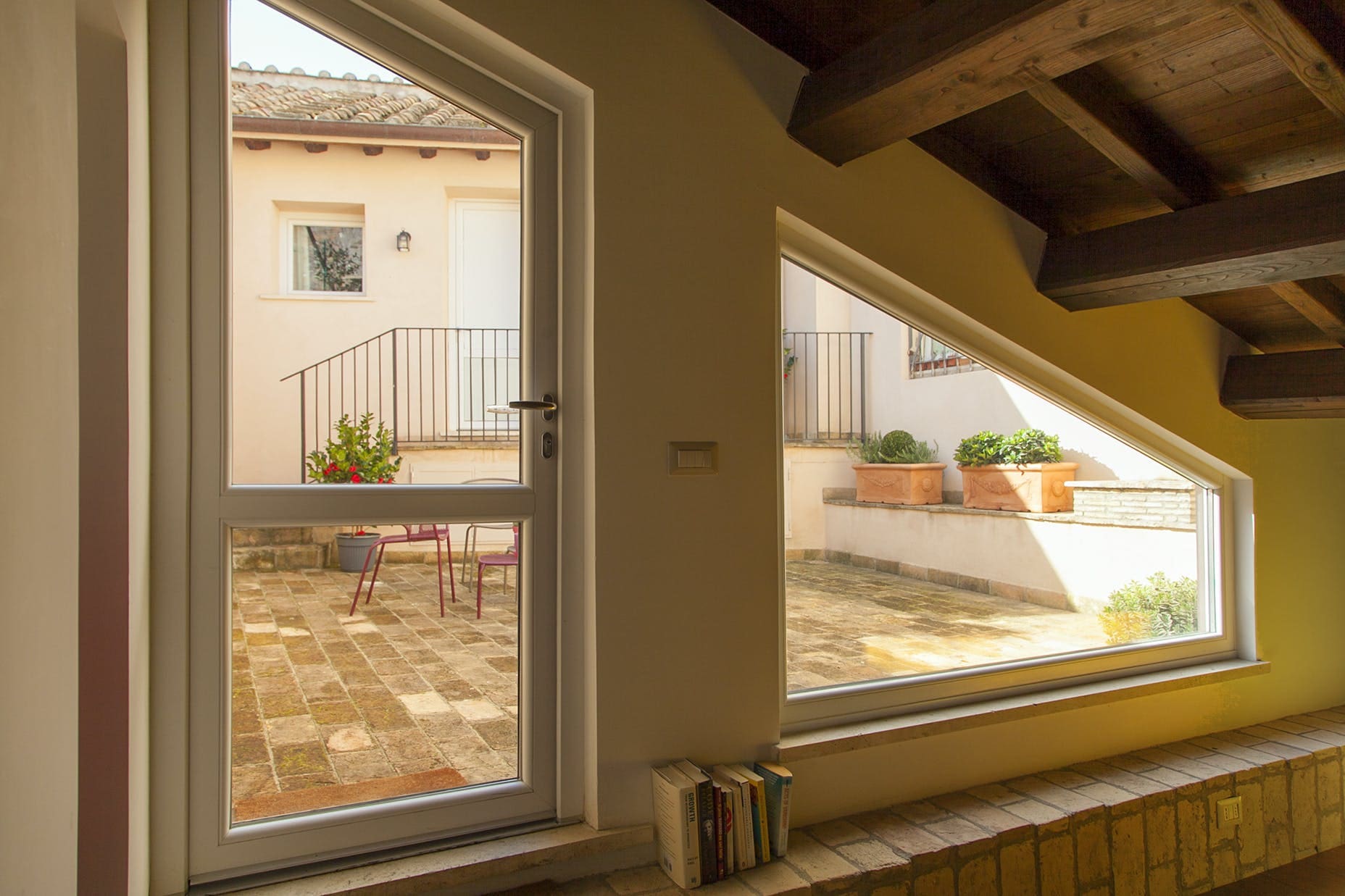 Palazzo Fiori Rome: Spacious 7-Bedroom Apartment with Stunning Views, Campo de’ Fiori