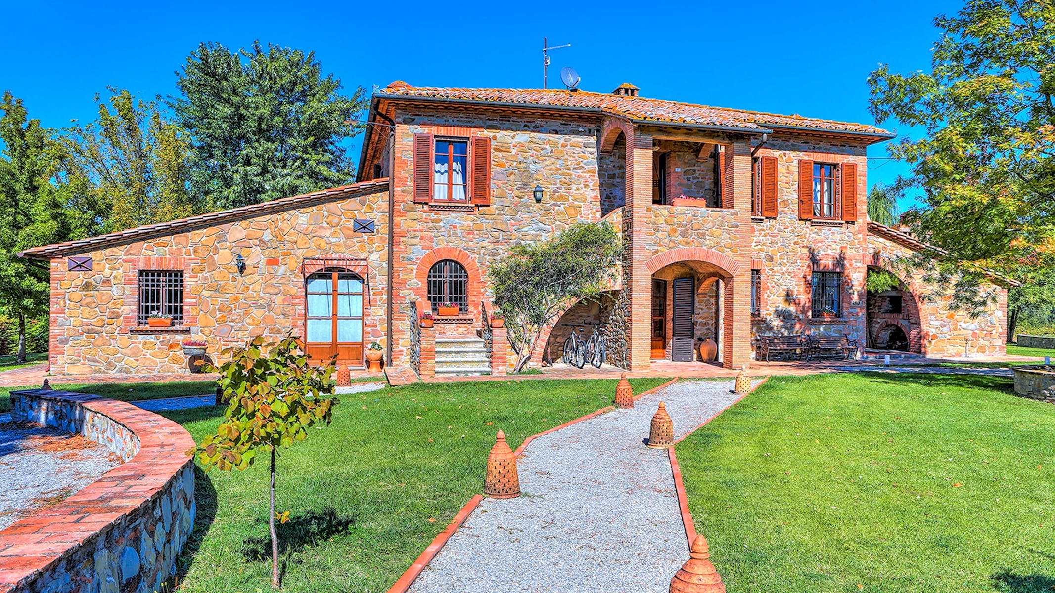 Palazzo Fonte Sarteano: Charming 5-Bedroom Apartment with Pool, Sarteano, Umbria