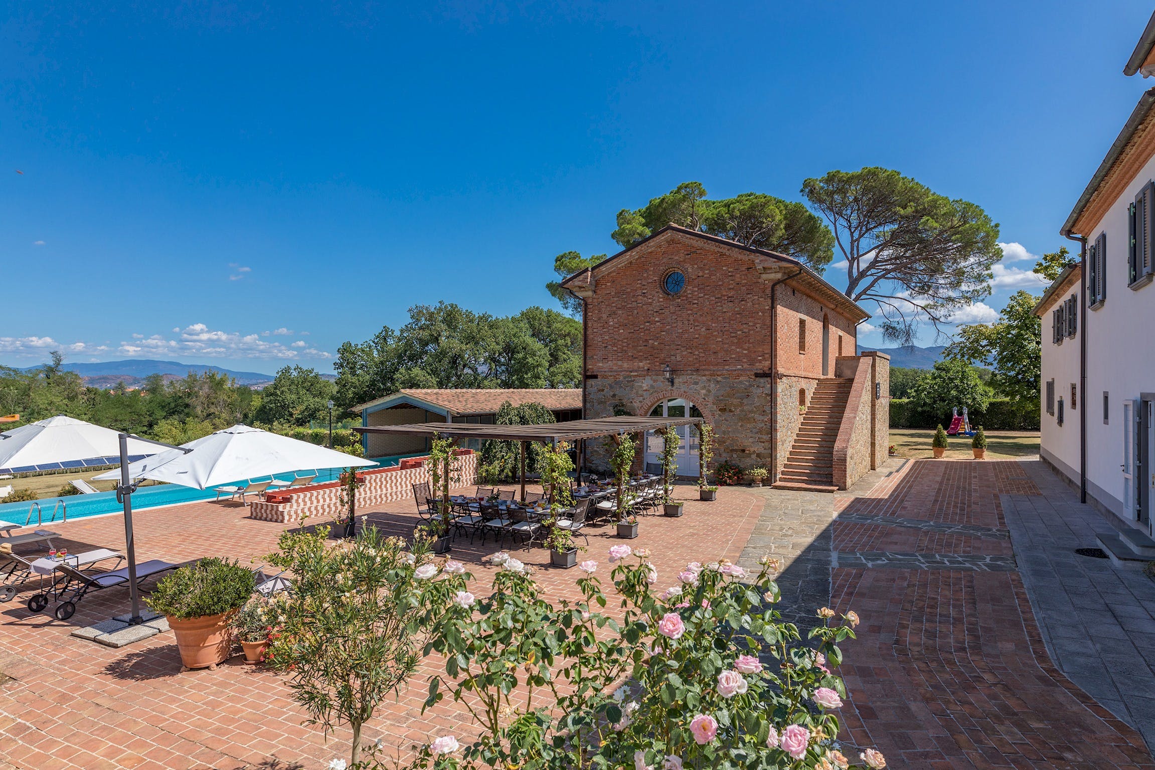 Palazzo Gargonza Monte San Savino: Spacious 12-Bedroom Luxury Apartment with Pool and Tennis Court, Tuscany