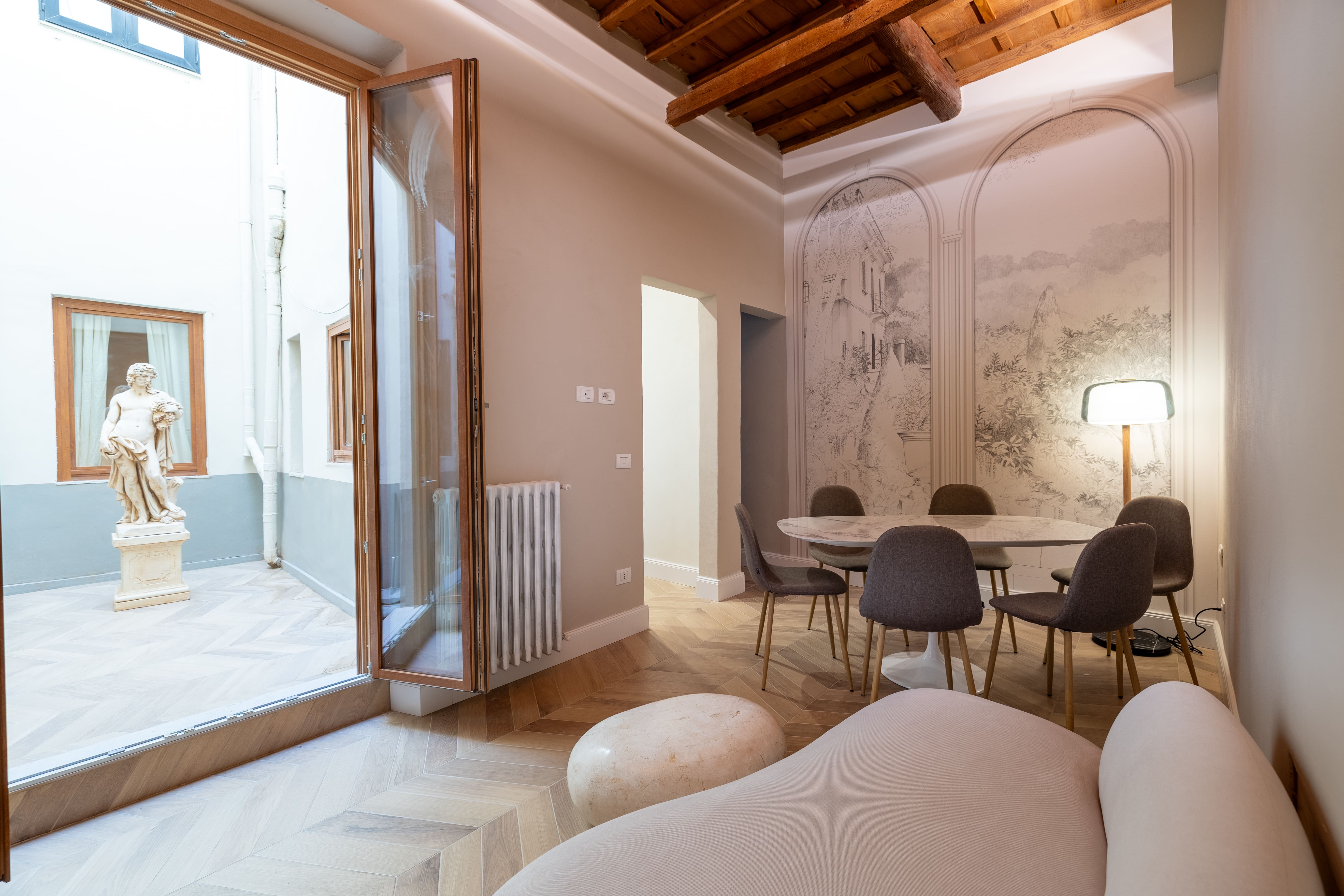 Palazzo Gherardini Florence: Elegant 3-Bedroom Apartment with Historic Charm, Florence