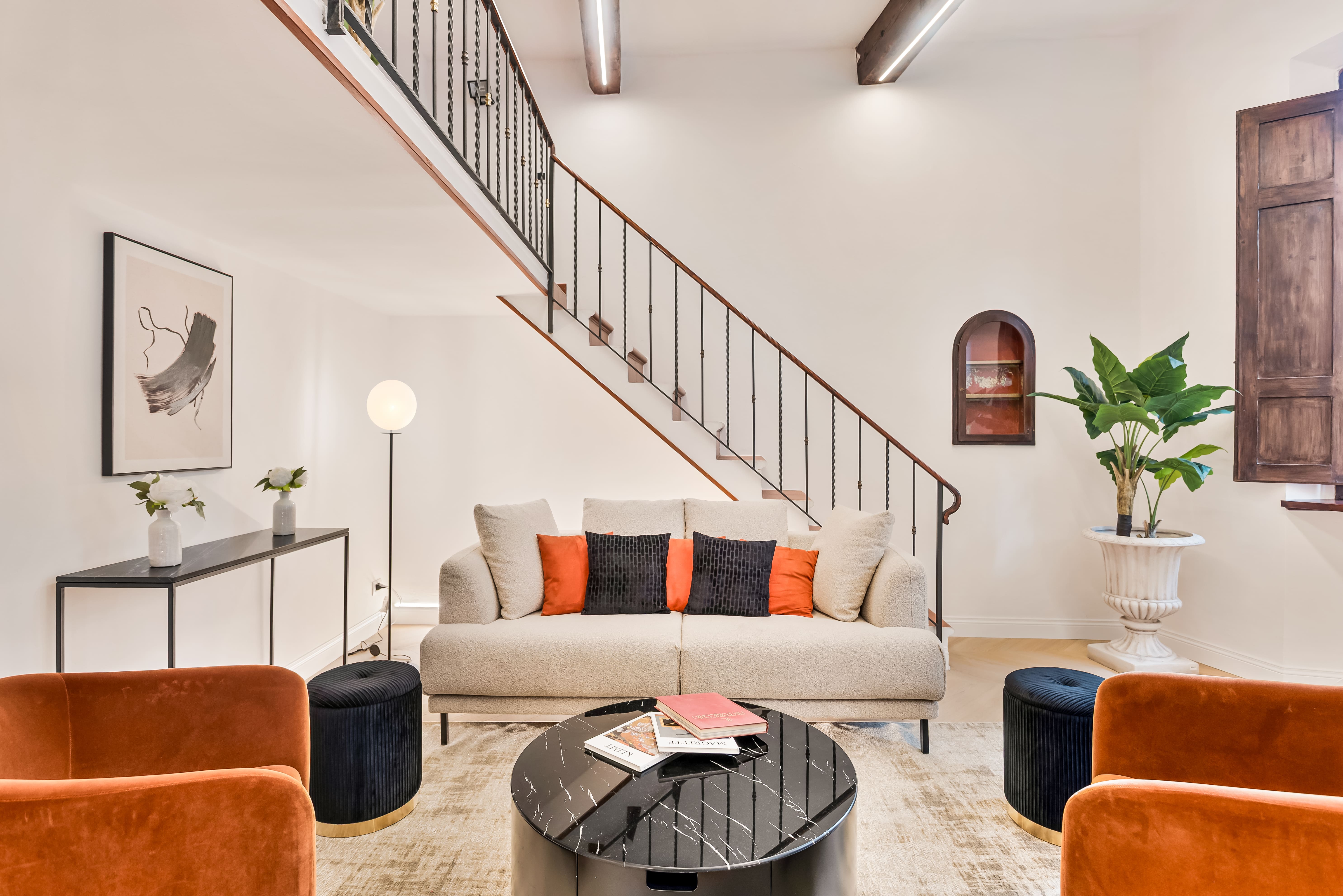 Palazzo Giglio Florence: Luxury 3-Bedroom Apartment with Air-Con, Florence