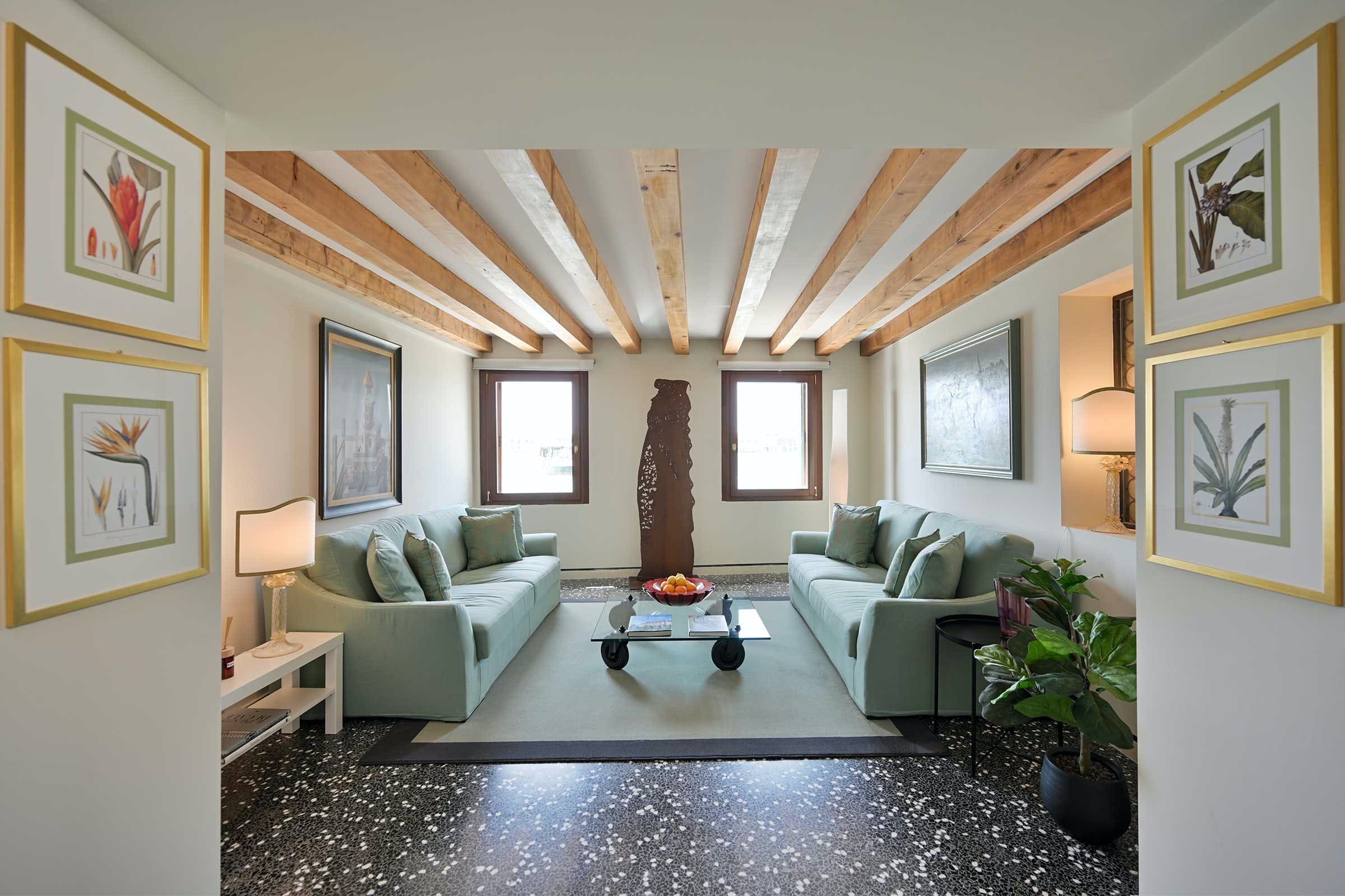 Palazzo Giudecca Dorsoduro: Elegant 3-Bedroom Apartment with Seaview, Dorsoduro Venice