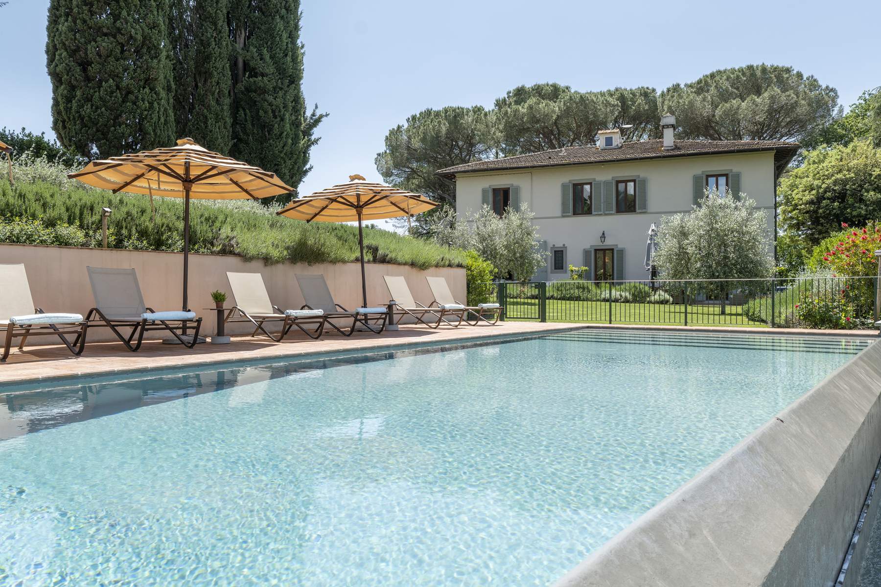 Palazzo Giuggiolo Florence: Luxury 5-Bedroom Apartment with Infinity Pool, Tuscany