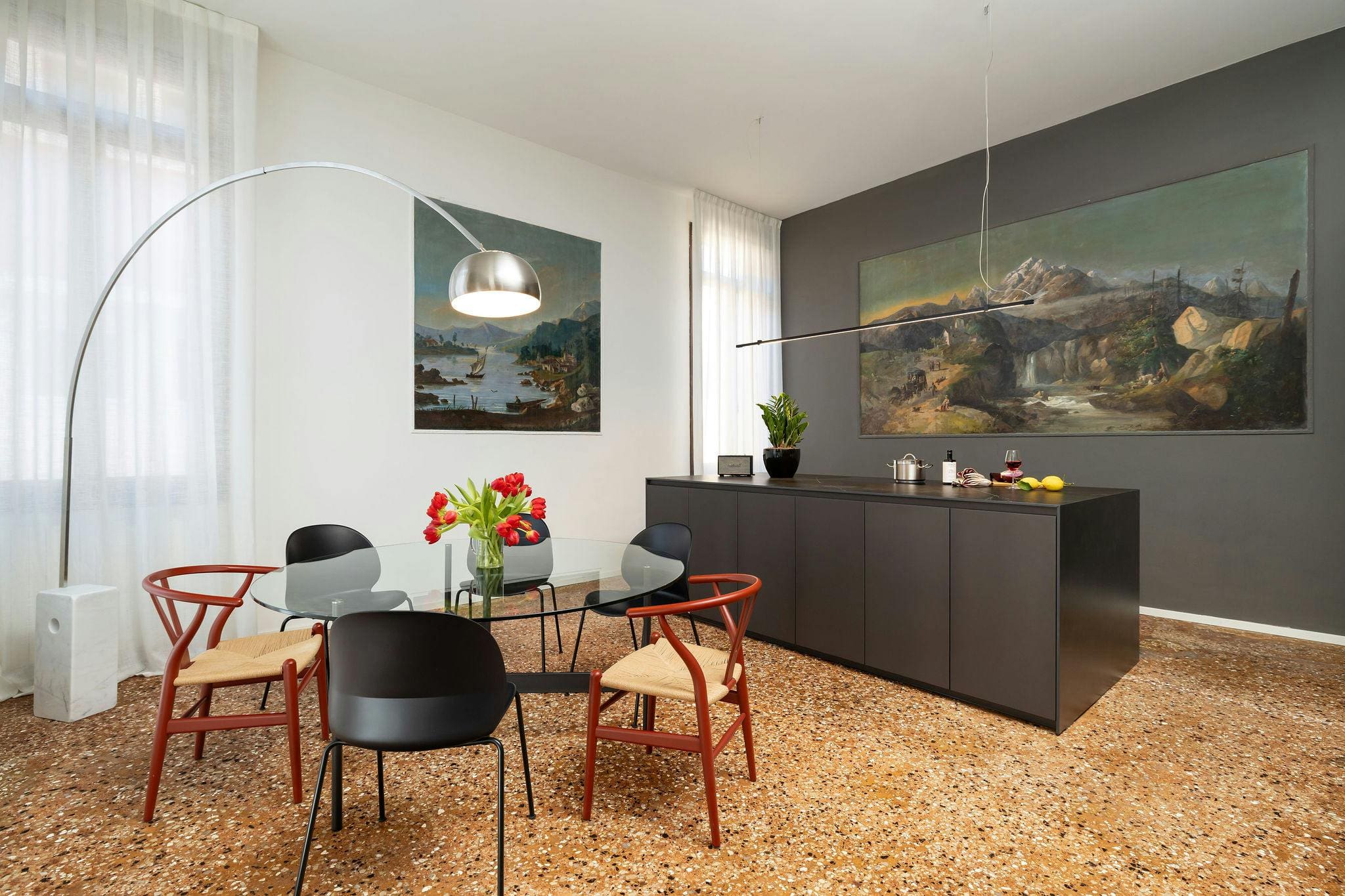 Palazzo Gondola Dorsoduro: Elegant 3-Bedroom Luxury Apartment with Shared Terrace, Venice