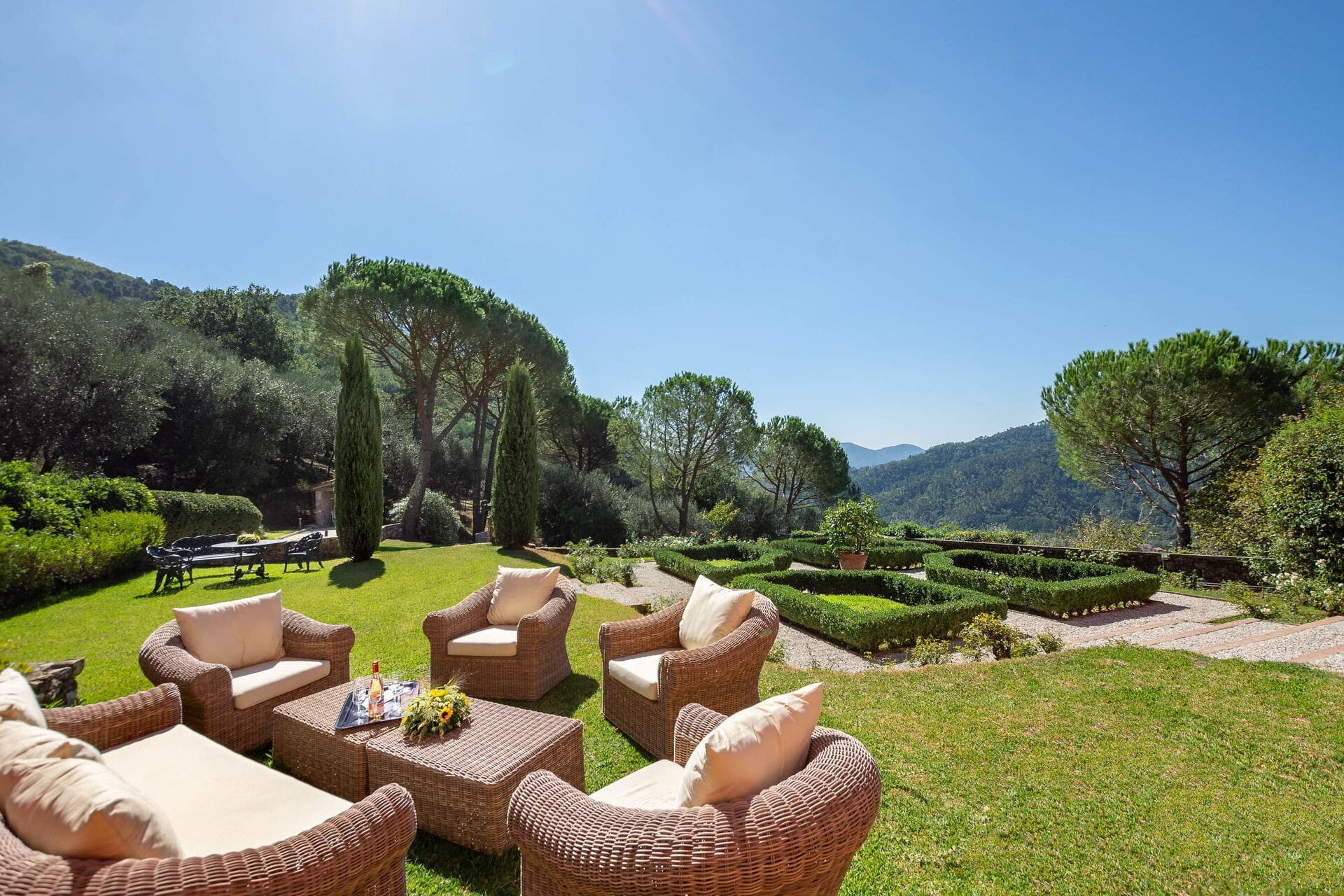 Palazzo Guacara Tuscany: 4-Bedroom Luxury Apartment with Pool and Countryside Views, Tuscany