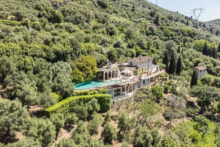 Palazzo Guinigi Lucca Lucca 3: 5-Bedroom Luxury Apartment with Infinity Pool, Lucca