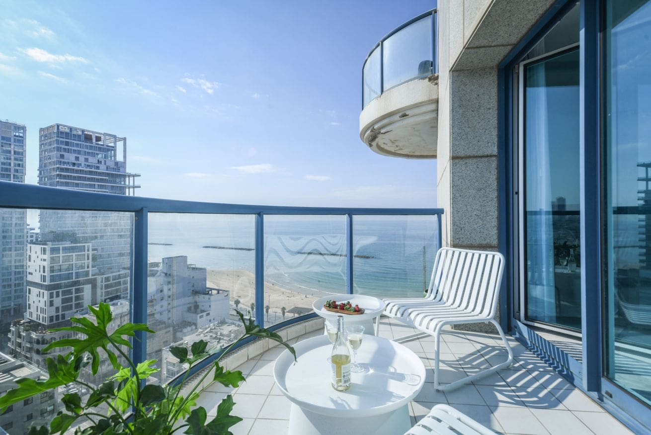 Palazzo Kerem Kerem Hateimanim: Modern 2-Bedroom Apartment with Sea View and Pool, Kerem Hateimanim