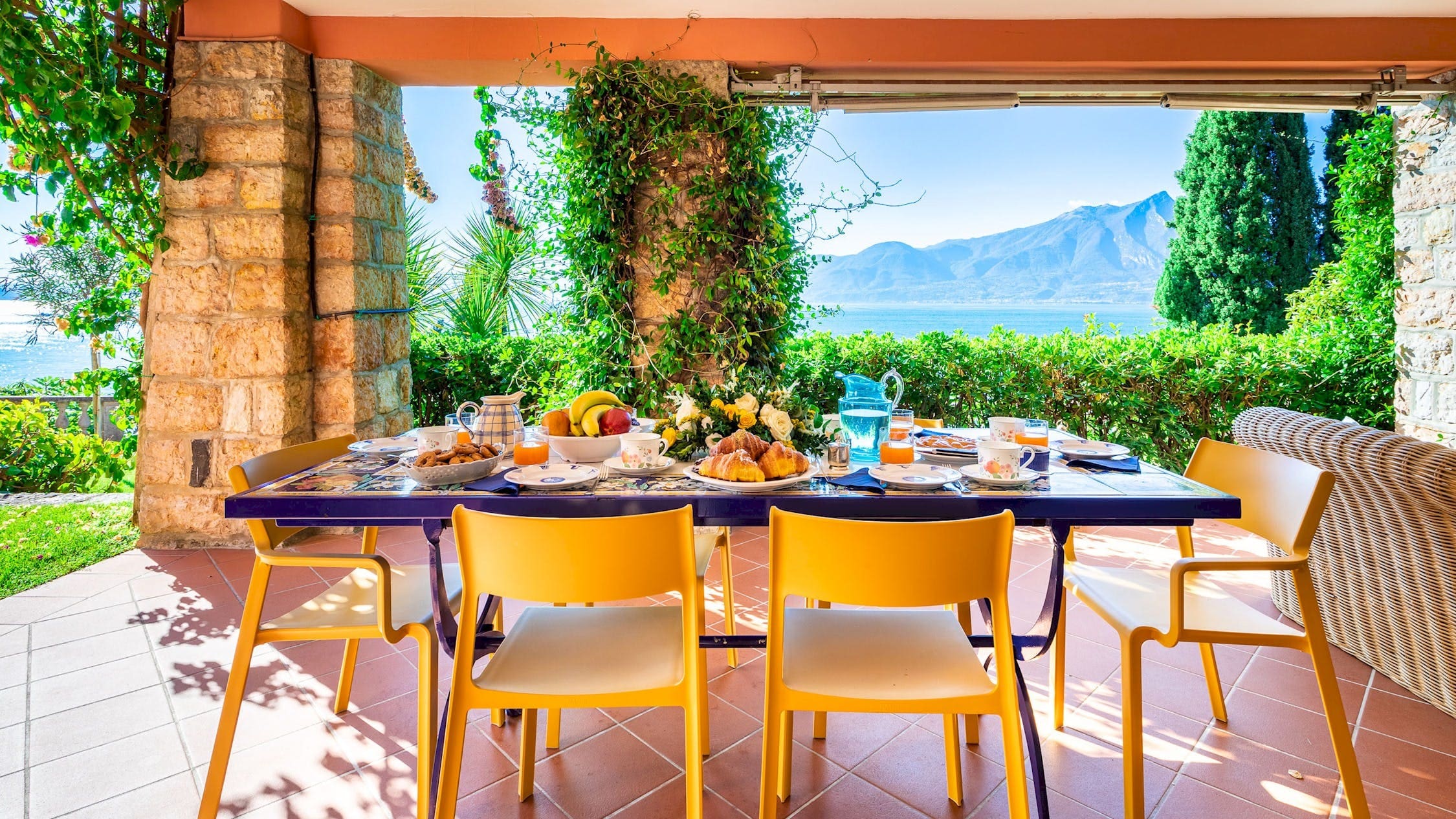 Palazzo Lamberti Verona: Spacious 3-Bedroom Luxury Apartment with Pool and Lake Views, Verona