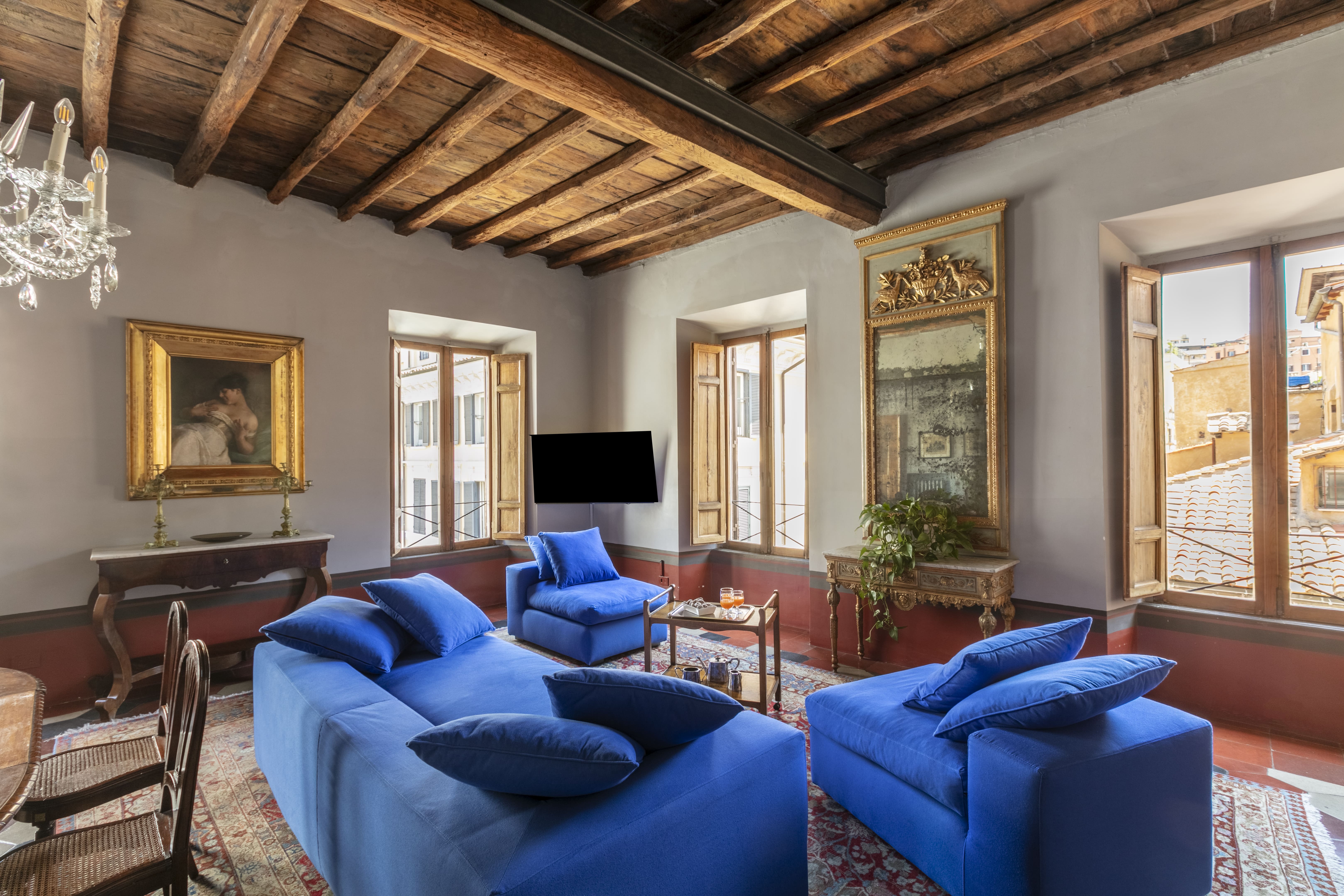 Palazzo Leone Rome: 4-Bedroom Luxury Apartment with Elegant Interiors, Rome