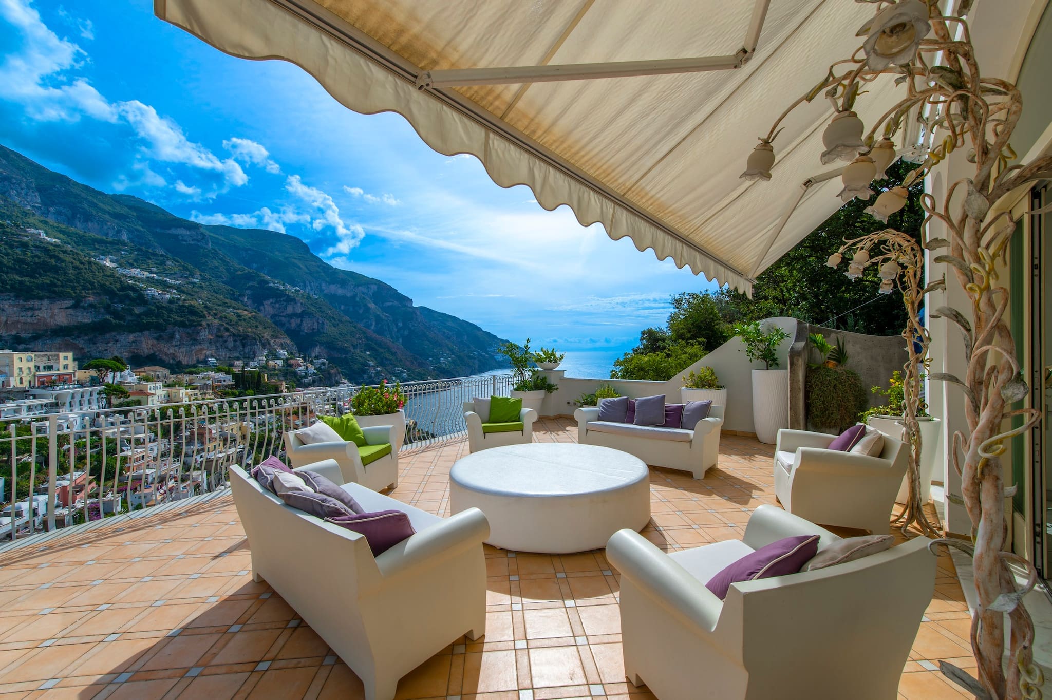 Palazzo Leucosia Positano: Spacious 6-Bedroom Apartment with Pool and Sea Views, Positano