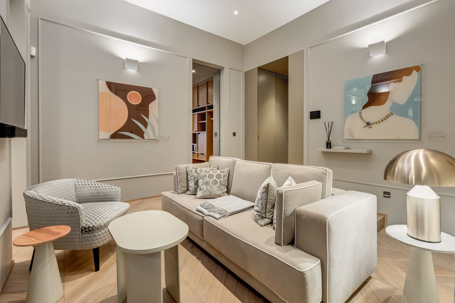 Palazzo Livia Roma: Chic 3-Bedroom Apartment with City Views, Rome