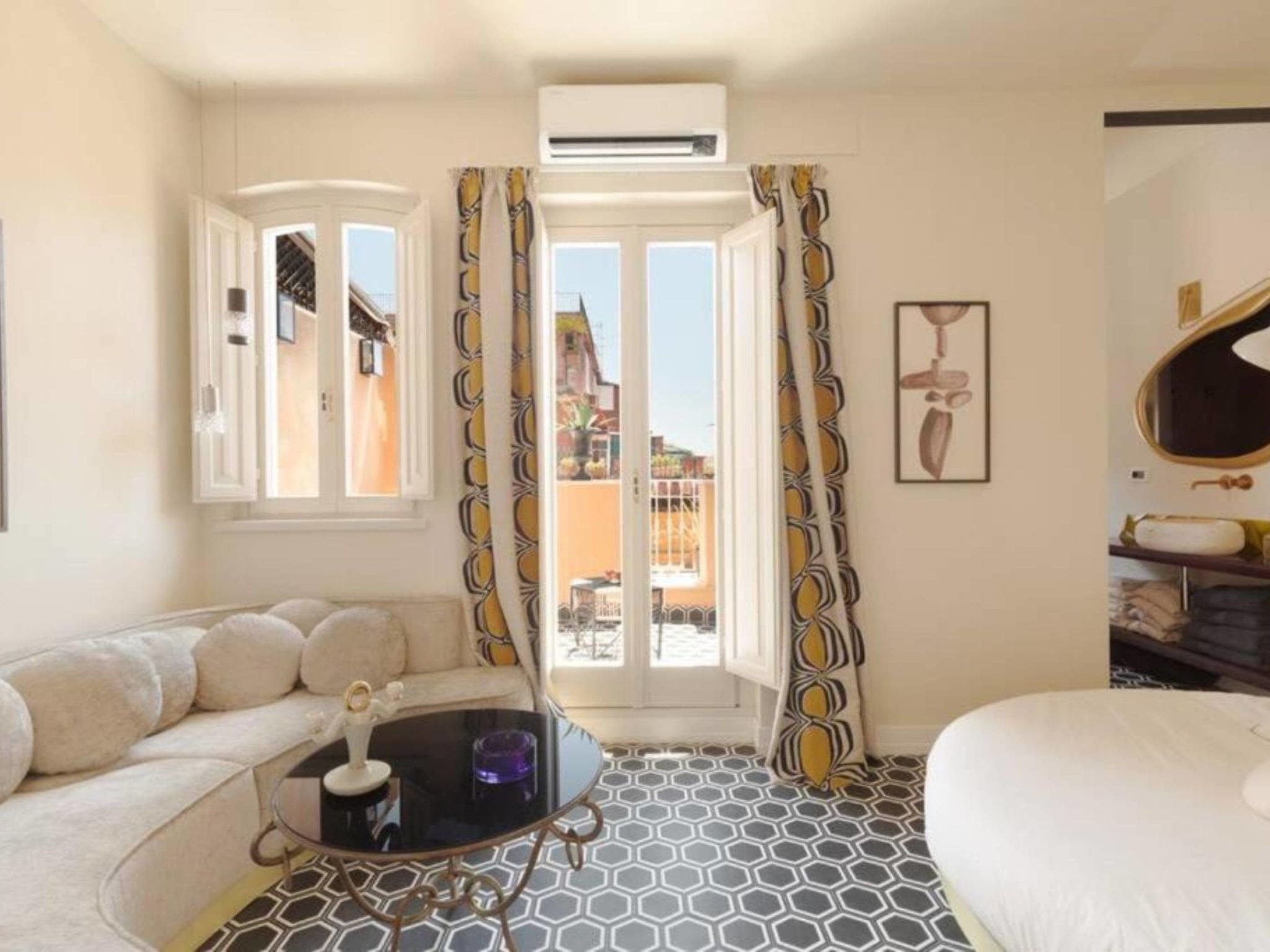 Palazzo Ludovisi Roma: Elegant 2-Bedroom Apartment with Terrace Near Spanish Steps in Historic Rome Centre