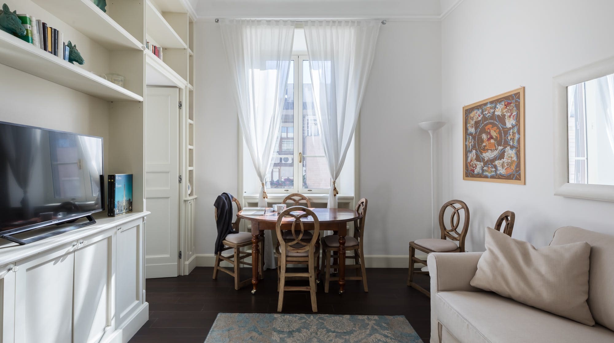 Palazzo Lungotevere Prati: Elegant 3-Bedroom Apartment with Family-Friendly Features, Rome