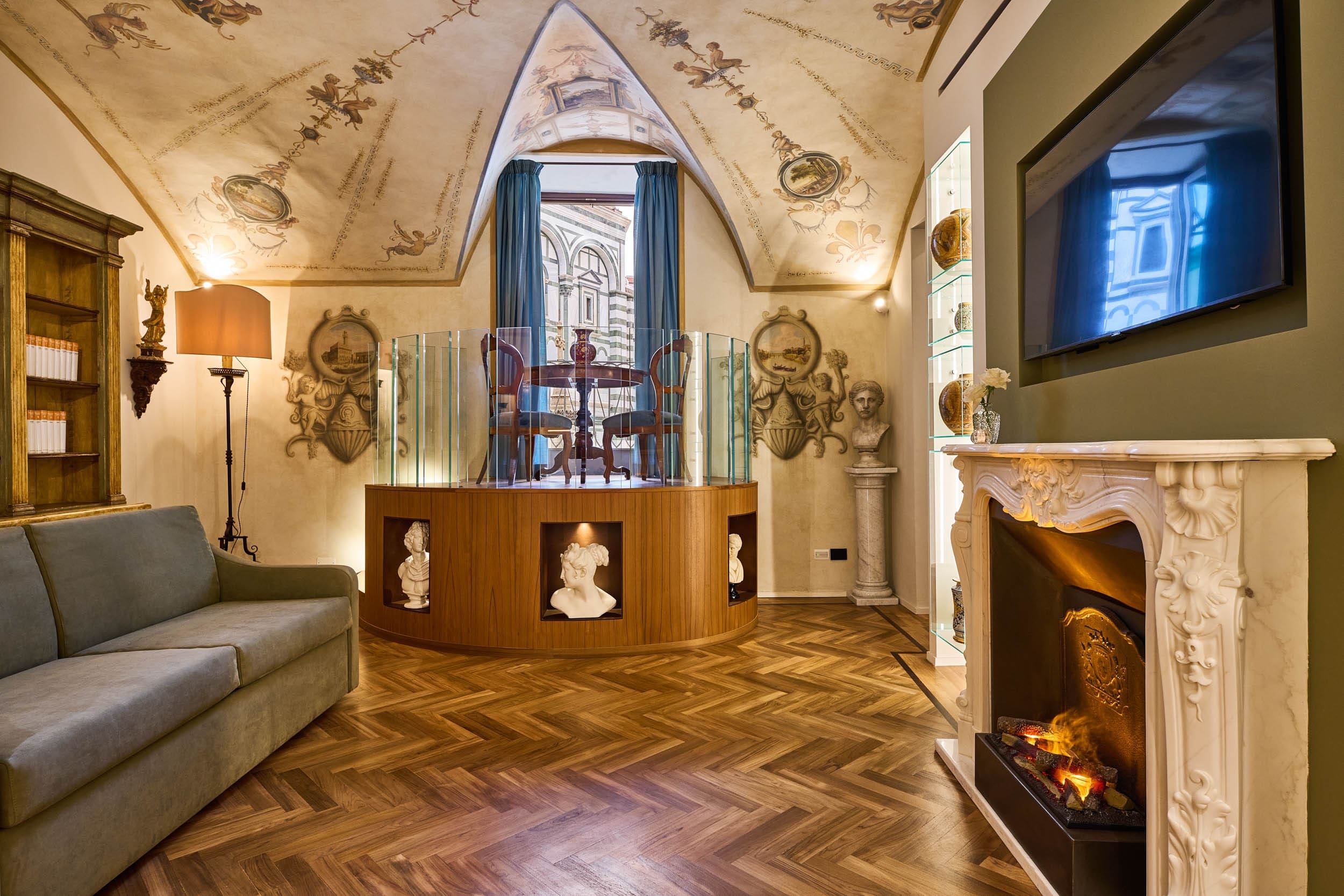 Palazzo Medici Florence Duomo: Luxury 1-Bedroom Apartment with Jacuzzi and City Views, Florence
