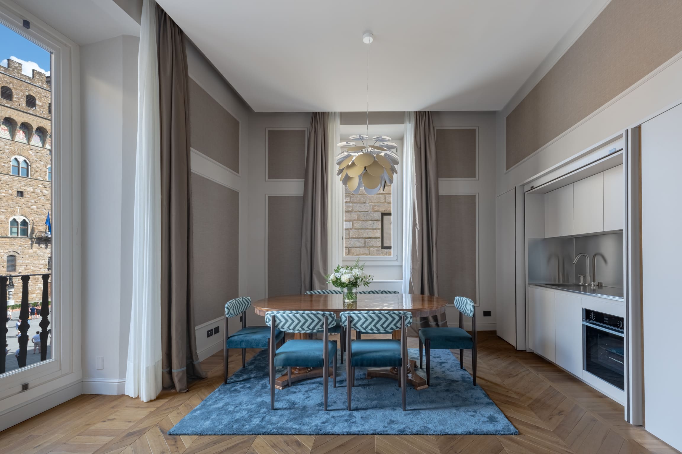 Palazzo Medici Florence Ponte Vecchio: Elegant 2-Bedroom Apartment with Shared Terrace, Florence