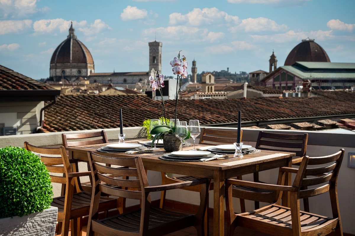 Palazzo Michelangelo Florence Accademia: Elegant 3-Bedroom Apartment with Rooftop Terrace, Florence