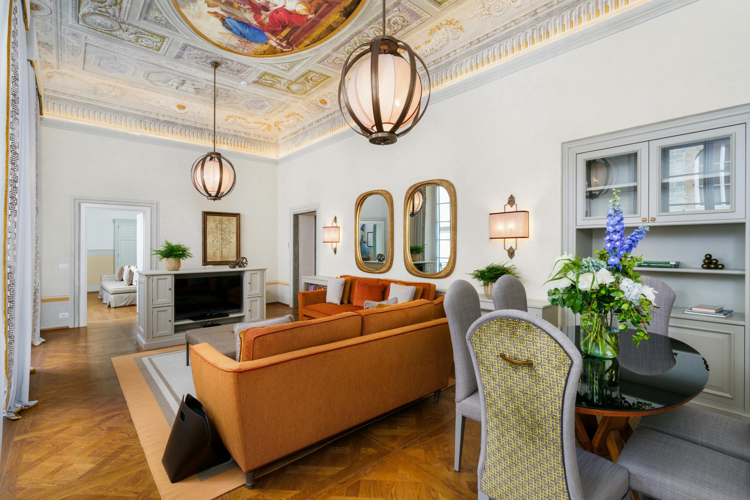 Palazzo Michelangelo SantaCroce: Elegant 3-Bedroom Apartment with Historic Charm, Florence