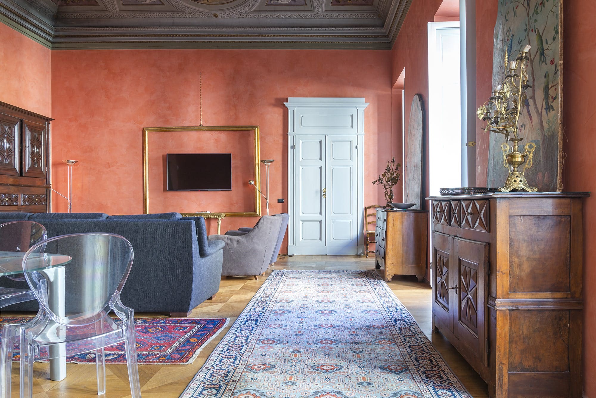 Palazzo Miramonte Accademia: Elegant 5-Bedroom Apartment with Frescoed Ceilings, Florence