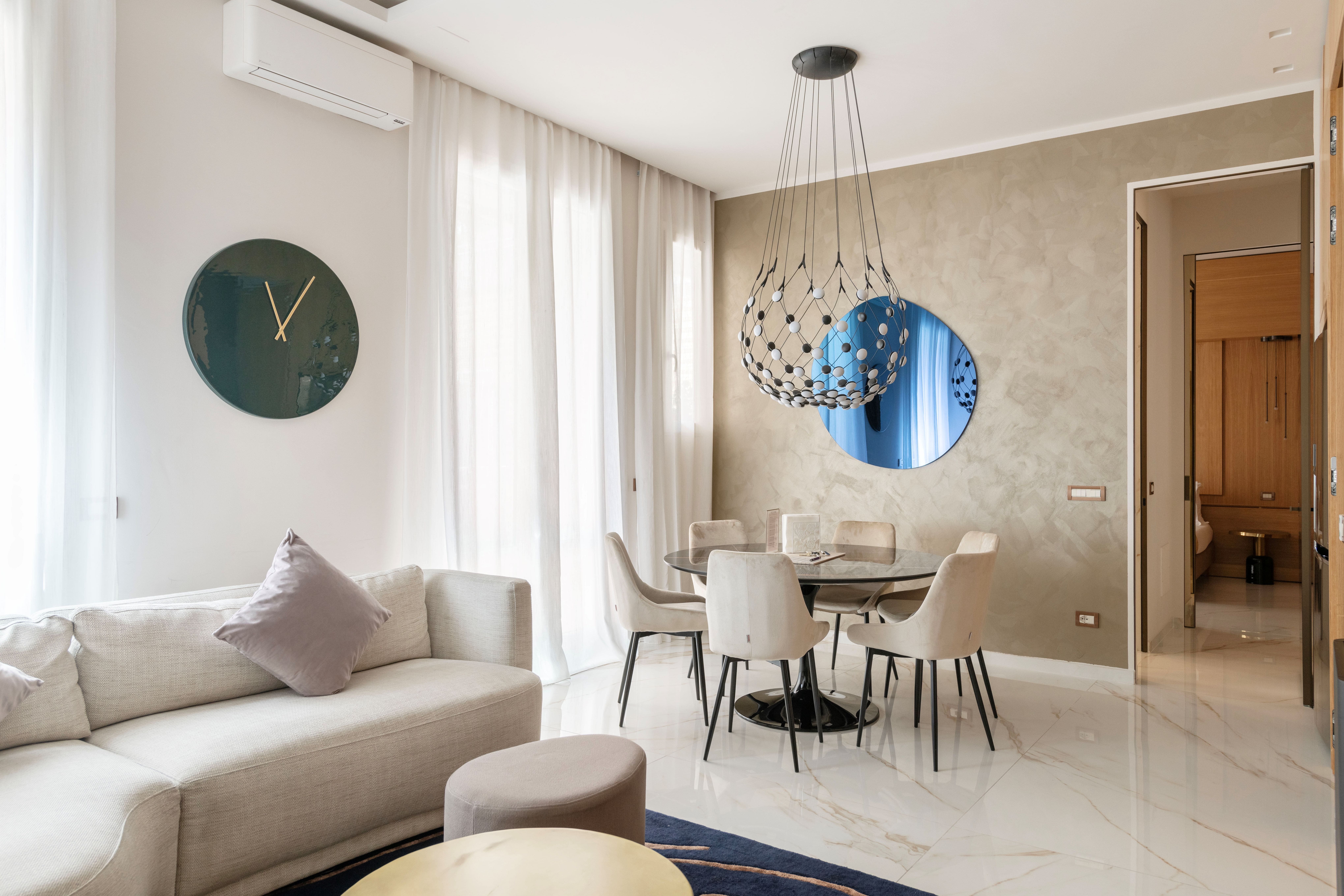 Palazzo Missori Milan: Elegant 3-Bedroom Apartment with Air-Con, Milan