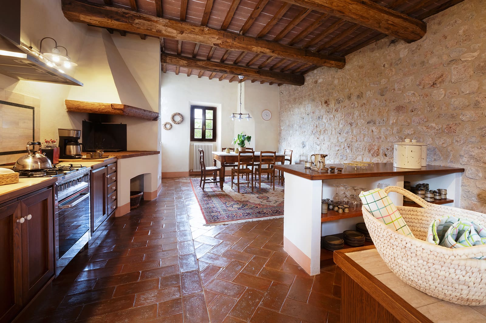 Palazzo Montagnola Siena: Elegant 8-Bedroom Apartment with Shared Pool, Tuscany Countryside