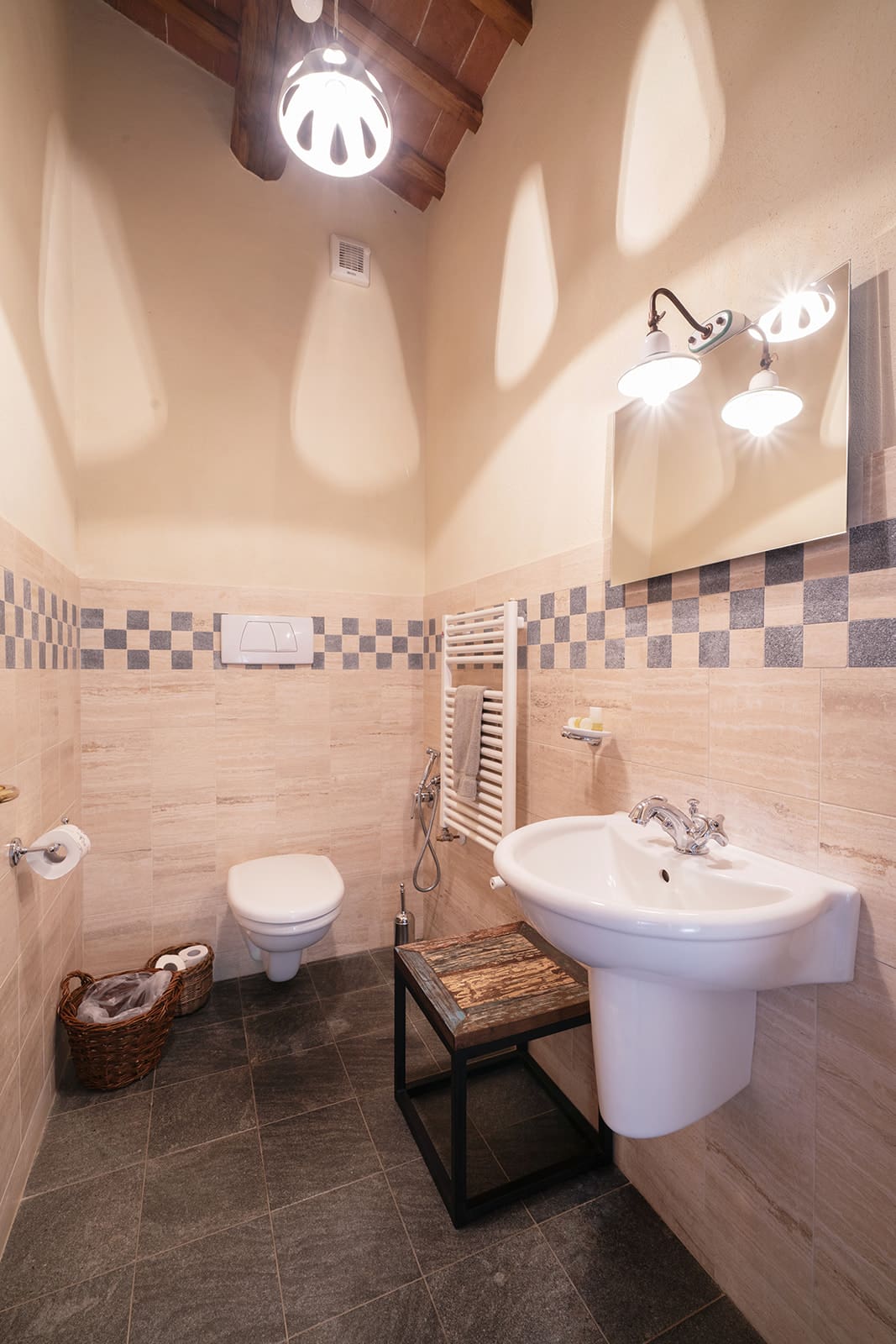 Palazzo Montagnola Siena: Elegant 8-Bedroom Apartment with Shared Pool, Tuscany Countryside