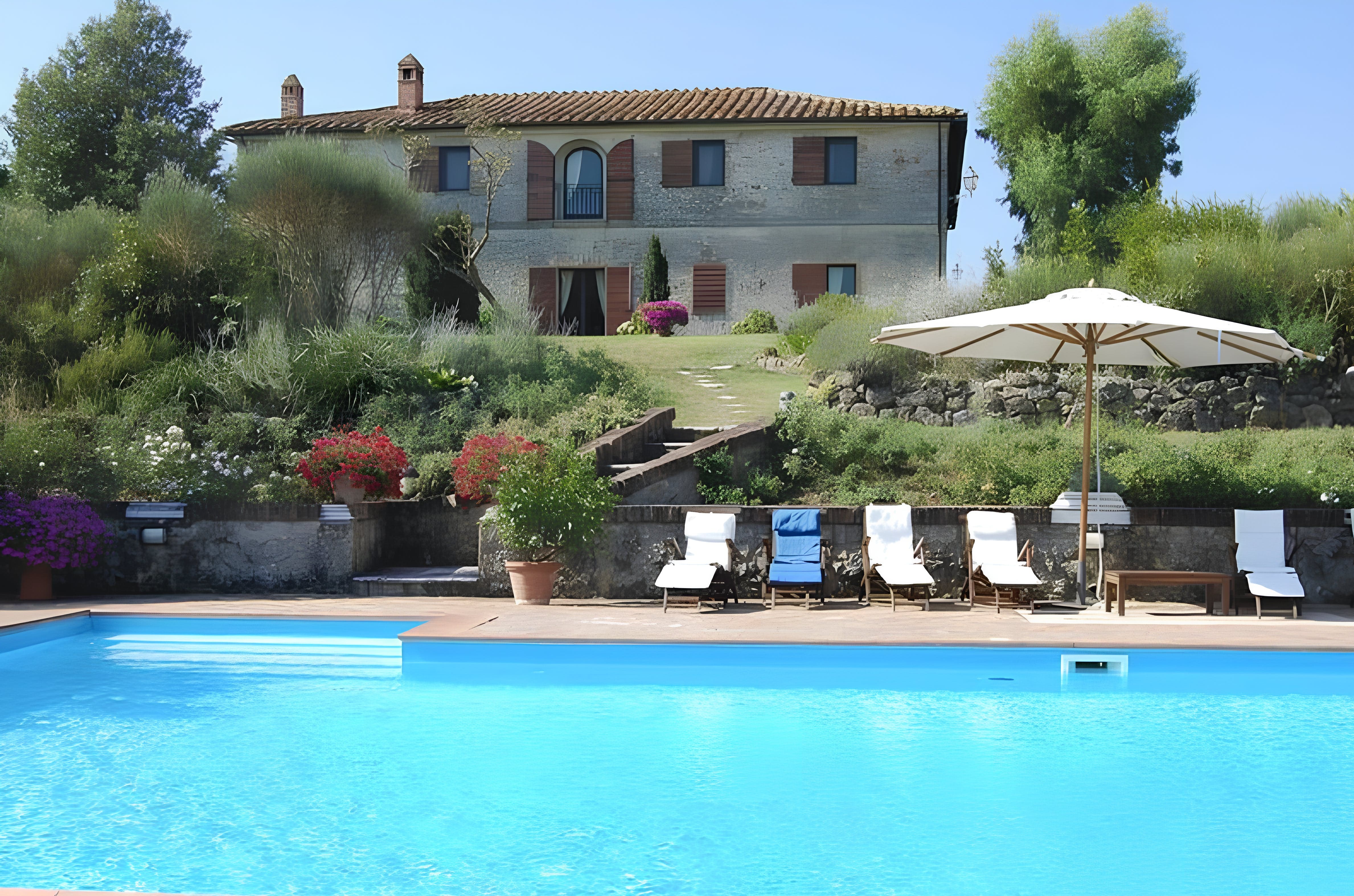 Palazzo Montepulciano Siena: Opulent 9-Bedroom Apartment with Pool and Tennis Court, Siena