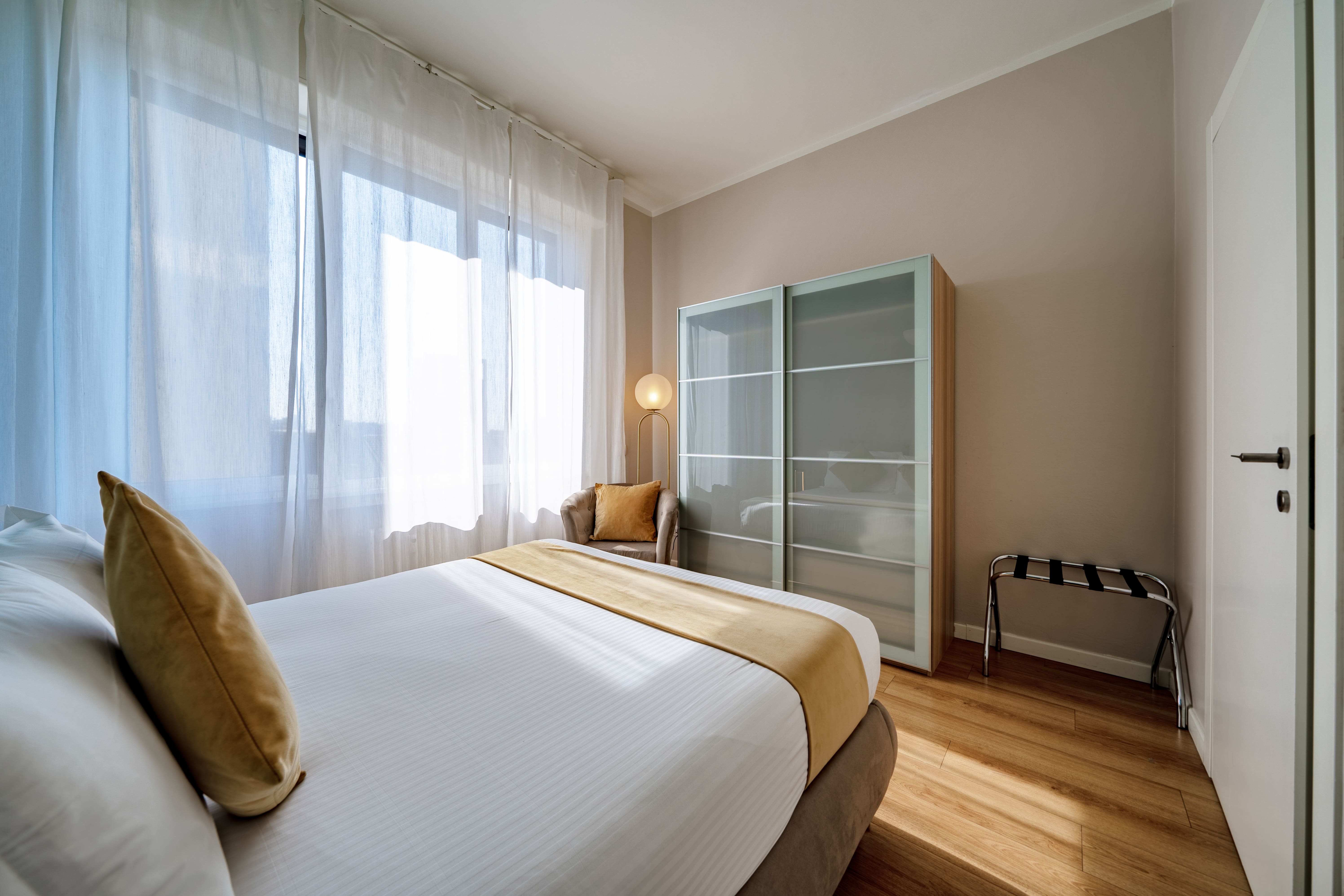 Palazzo Navigli Missori Missori: Spacious 3-Bedroom Apartment in Central Milan, Missori