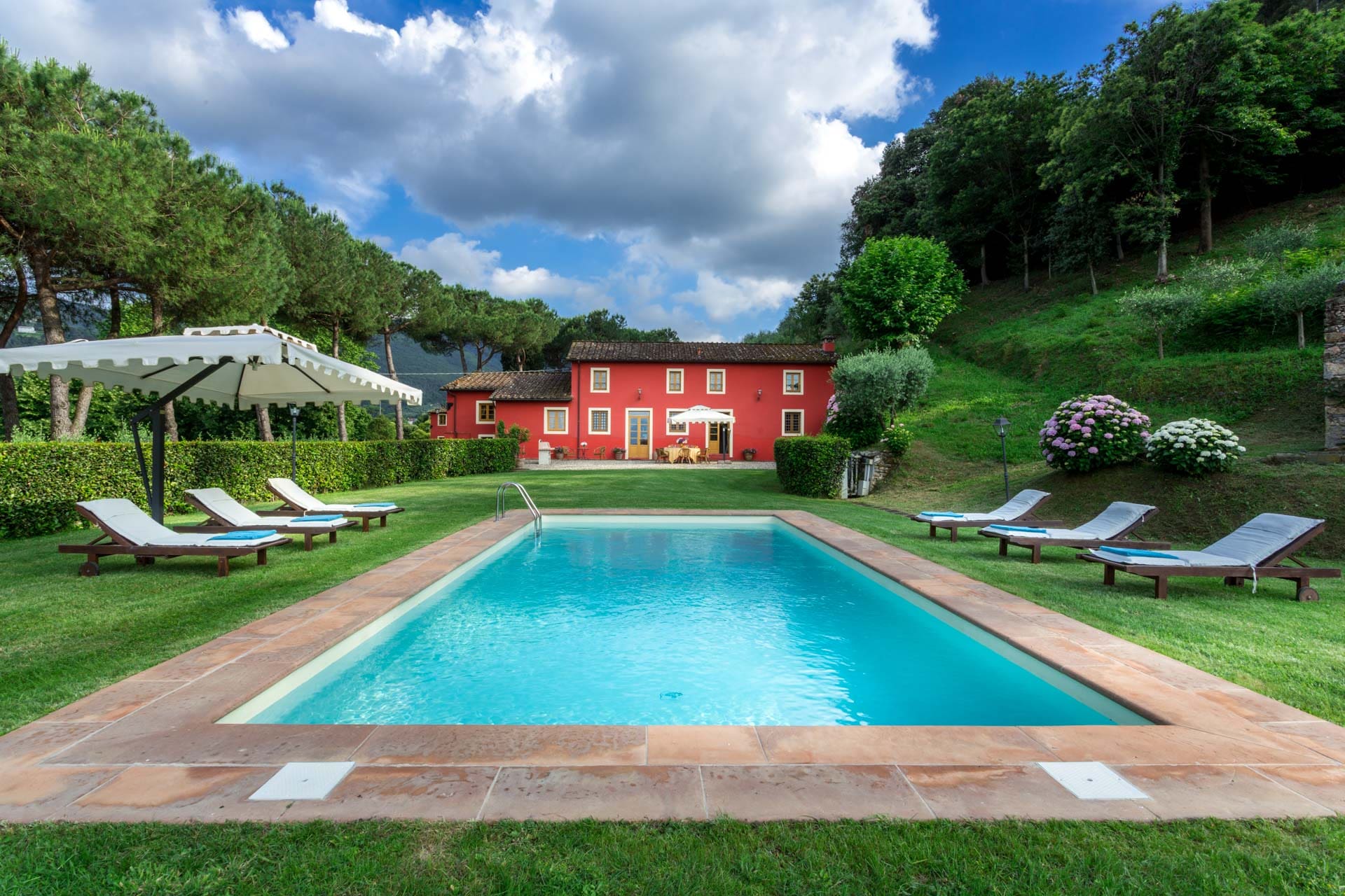 Palazzo Oliveto Lucca Lucca: Elegant 4-Bedroom Apartment with Pool and Tennis Court, Lucca