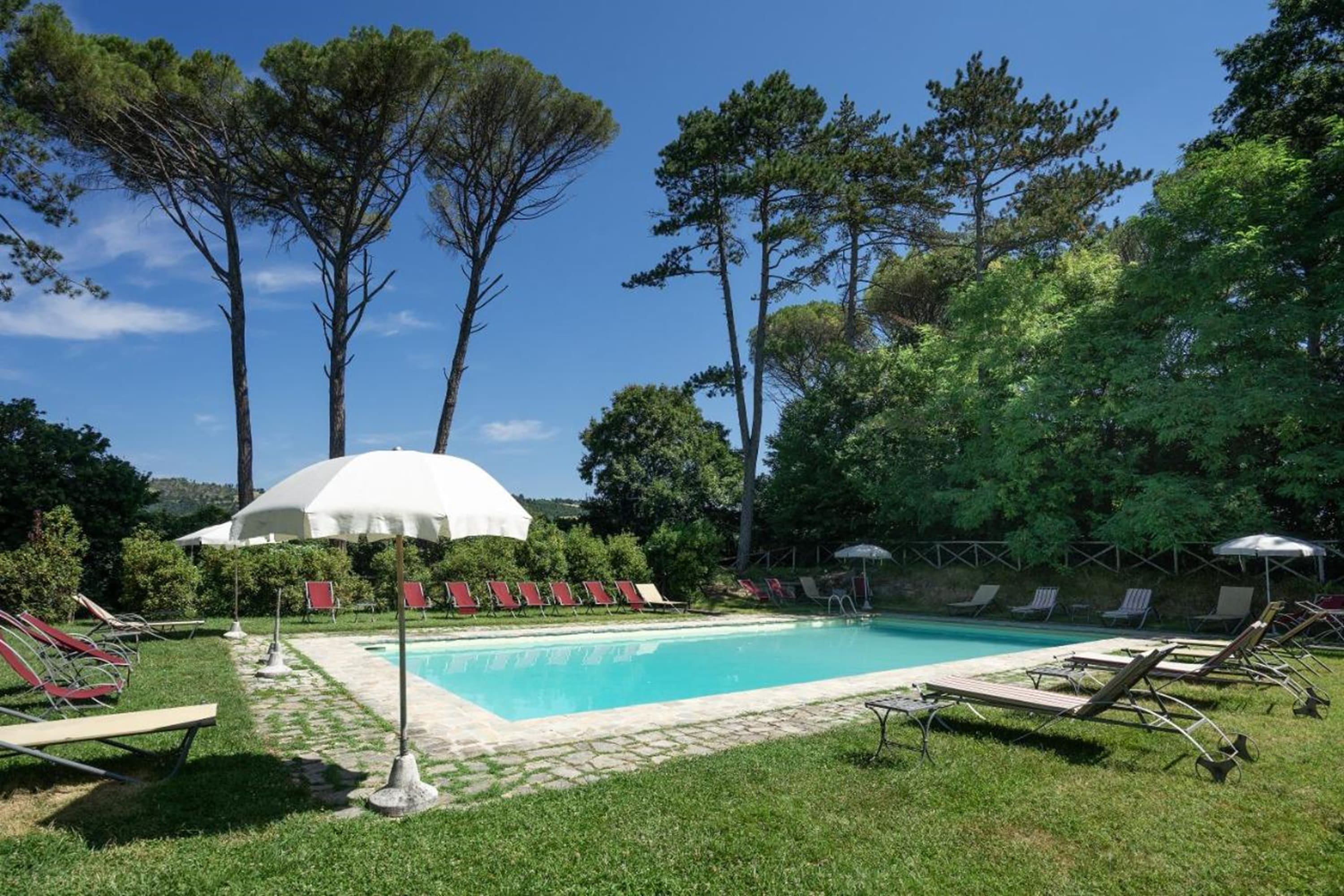 Palazzo Olmo Umbria: Expansive 15-Bedroom Villa with Swimming Pool, Umbria