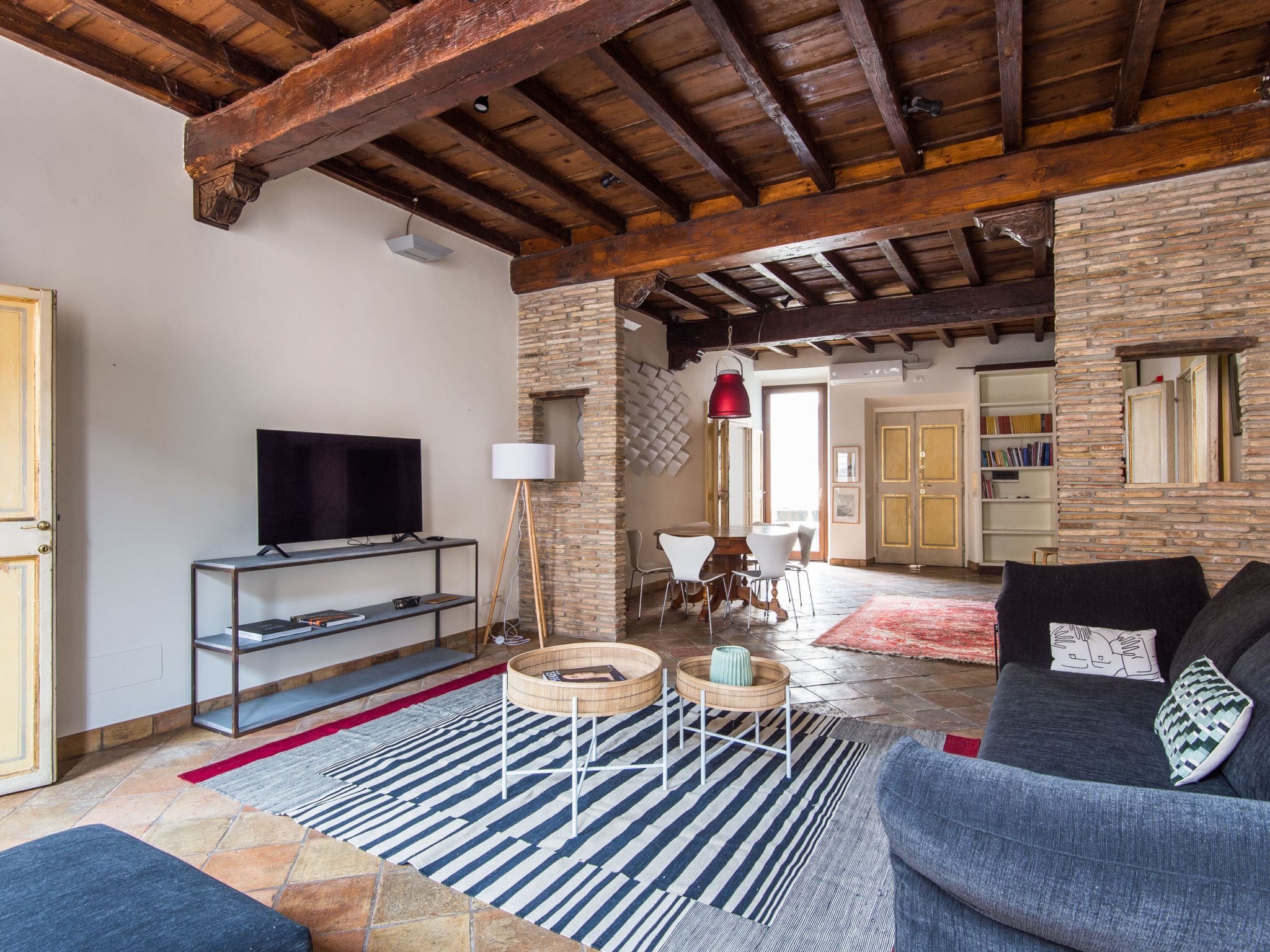 Palazzo Parione Roma: Historic 2-Bedroom Apartment with Pantheon Views in Central Rome Italy