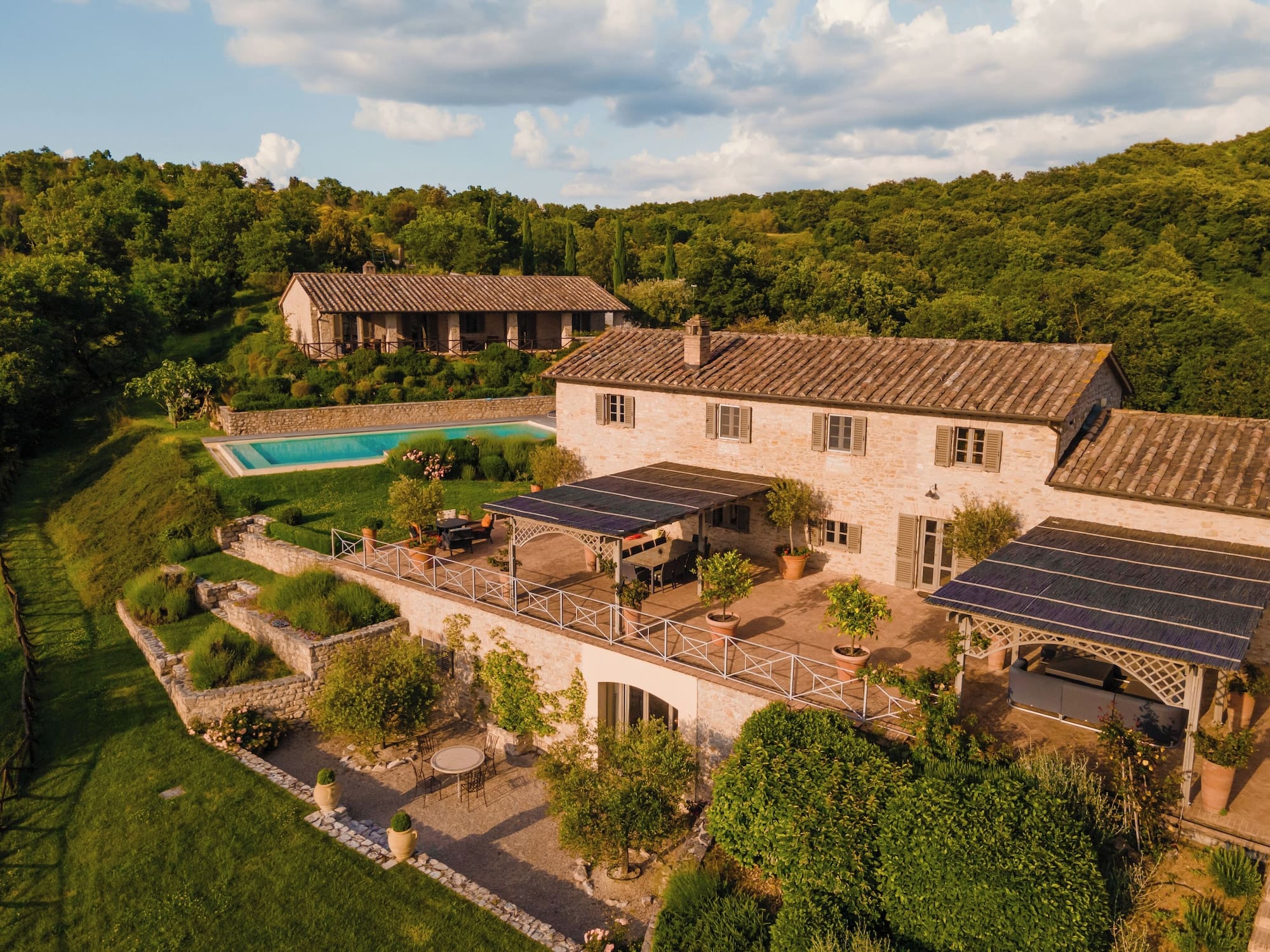 Palazzo Pianello Perugia: Luxury 6-Bedroom Apartment with Pool and Countryside Views, Umbria