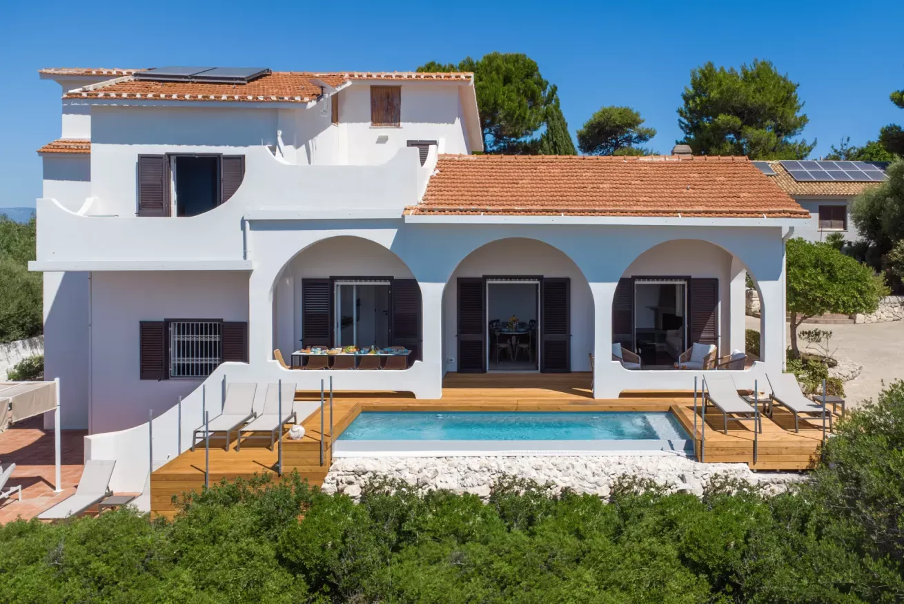 Palazzo Plemmirio Syracuse: Spacious 5-Bedroom Apartment with Infinity Pool, Syracuse