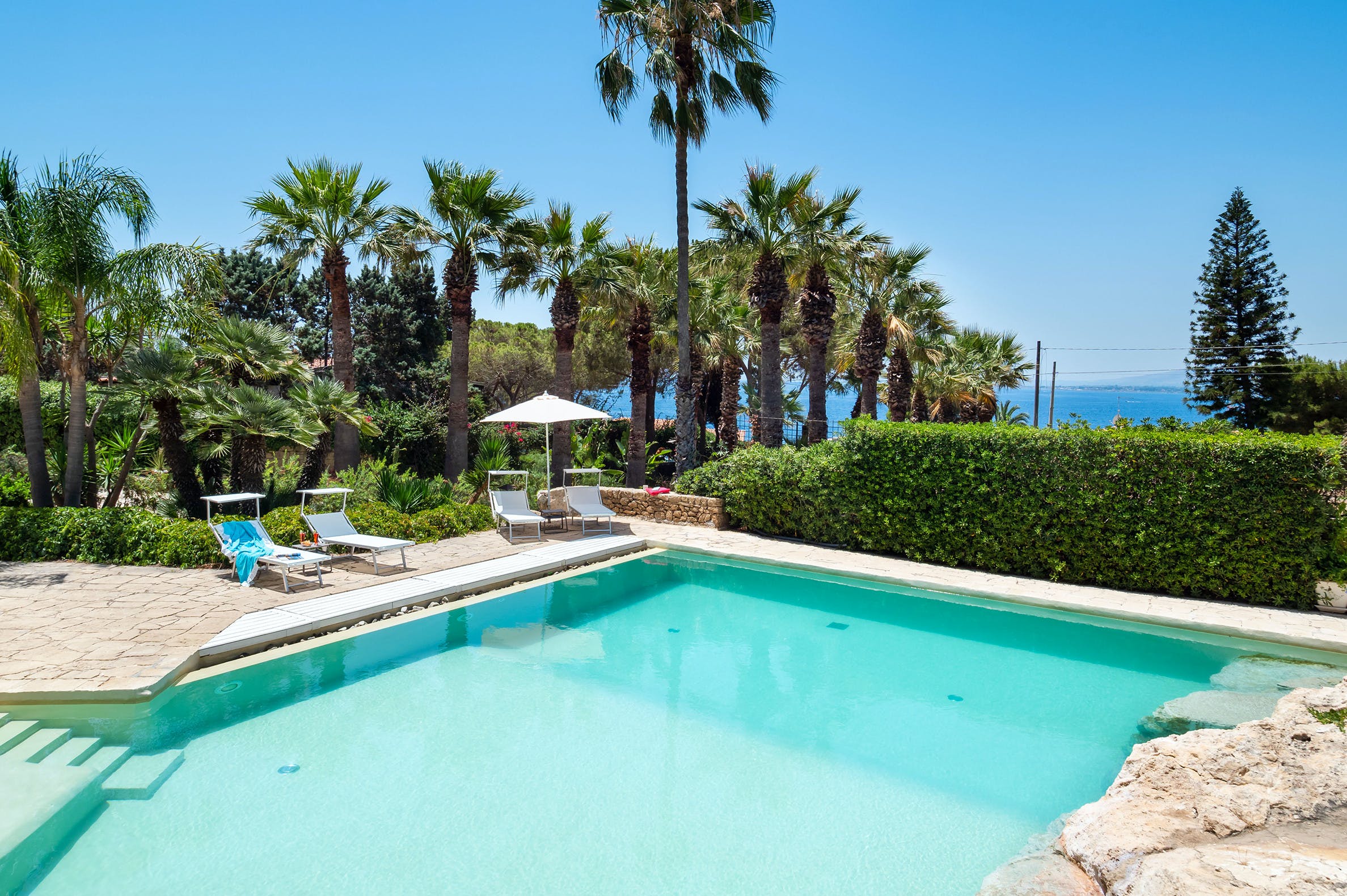 Palazzo Plemmiro Syracuse: Spacious 5-Bedroom Apartment with Seaviews and Pool, Syracuse