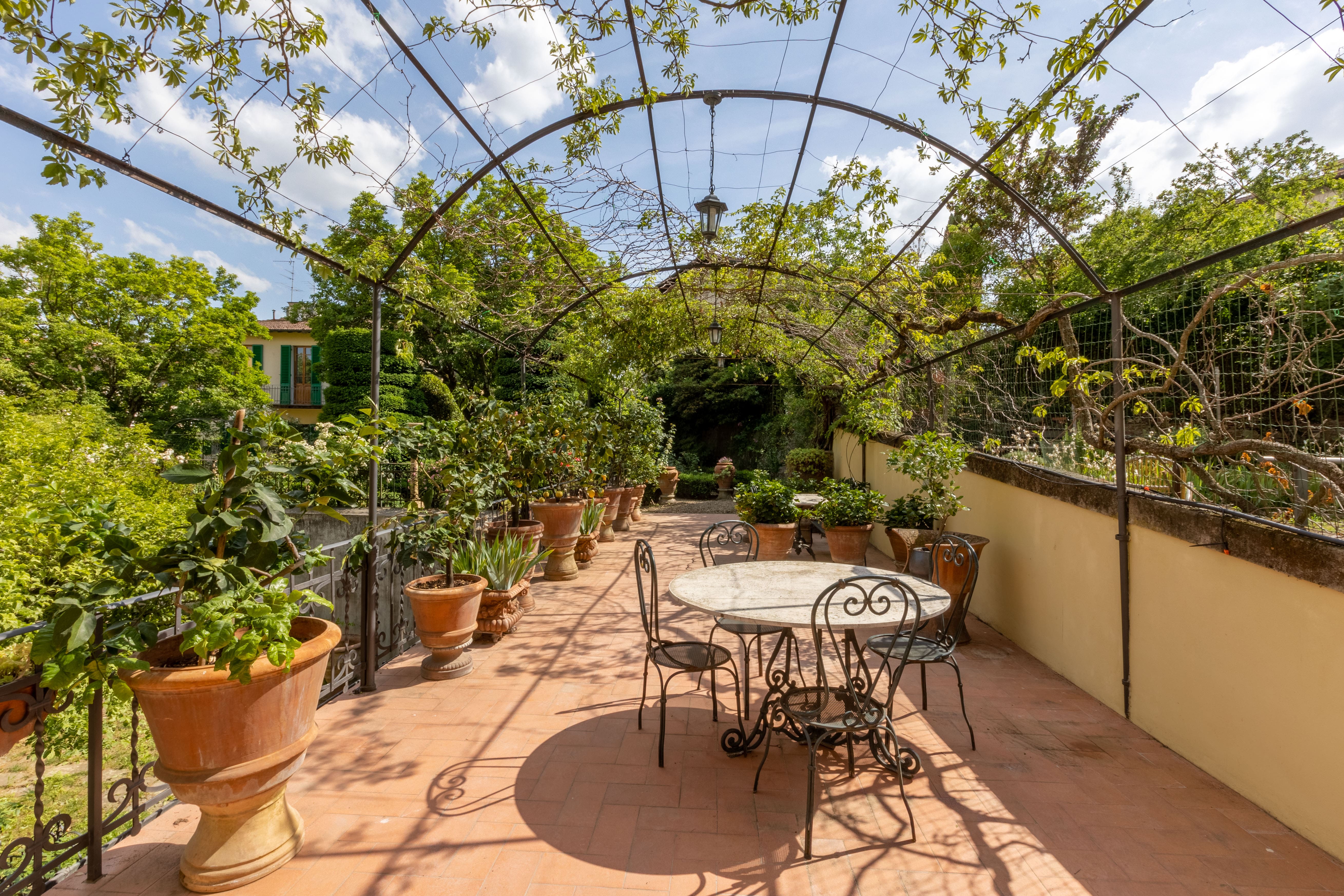 Palazzo Poggio Arcetri: Elegant 5-Bedroom Apartment with Historic Charm, Florence