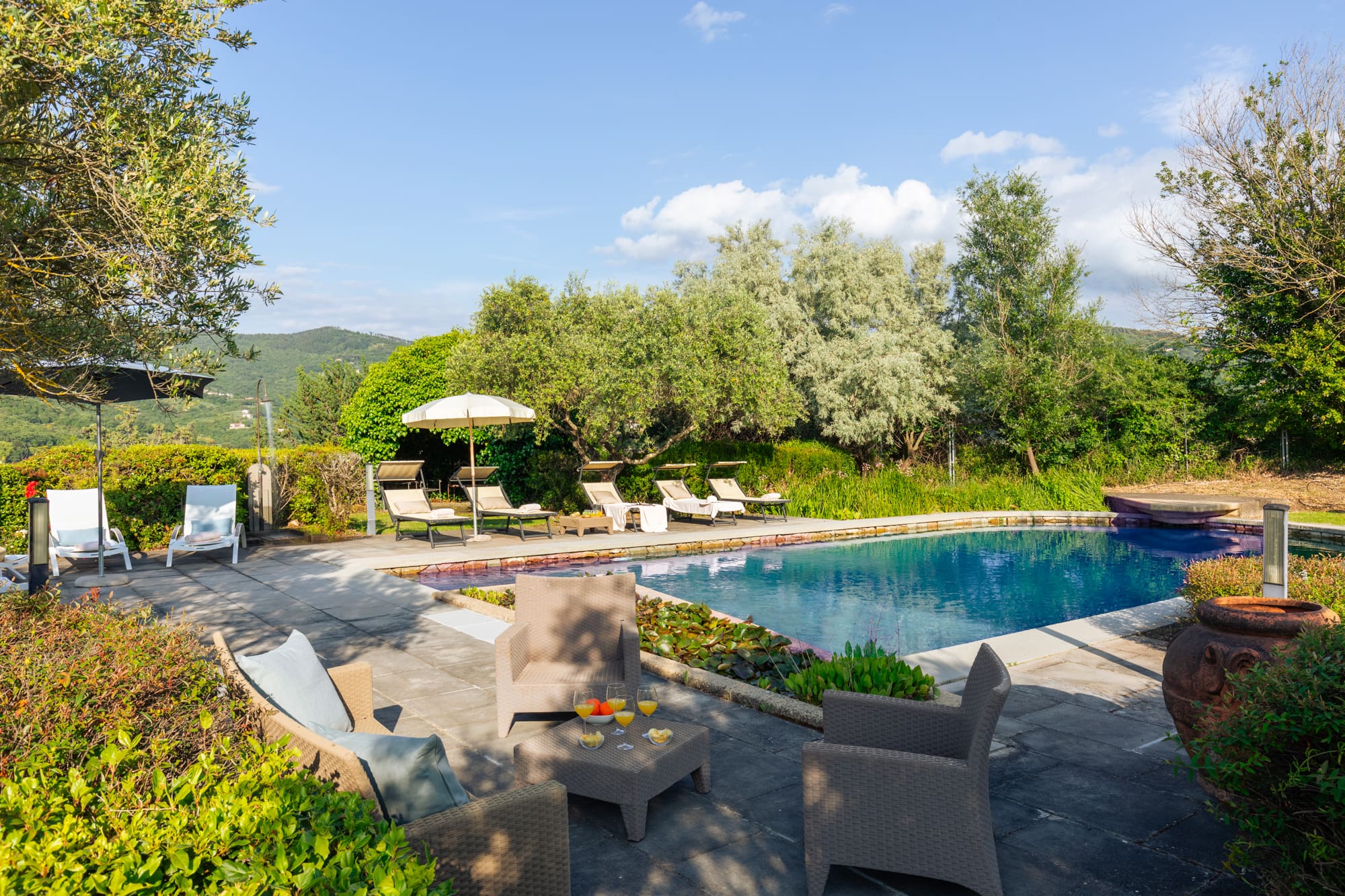 Palazzo Poggio Arezzo: Luxury 5-Bedroom Apartment with Pool and Countryside Views, Arezzo