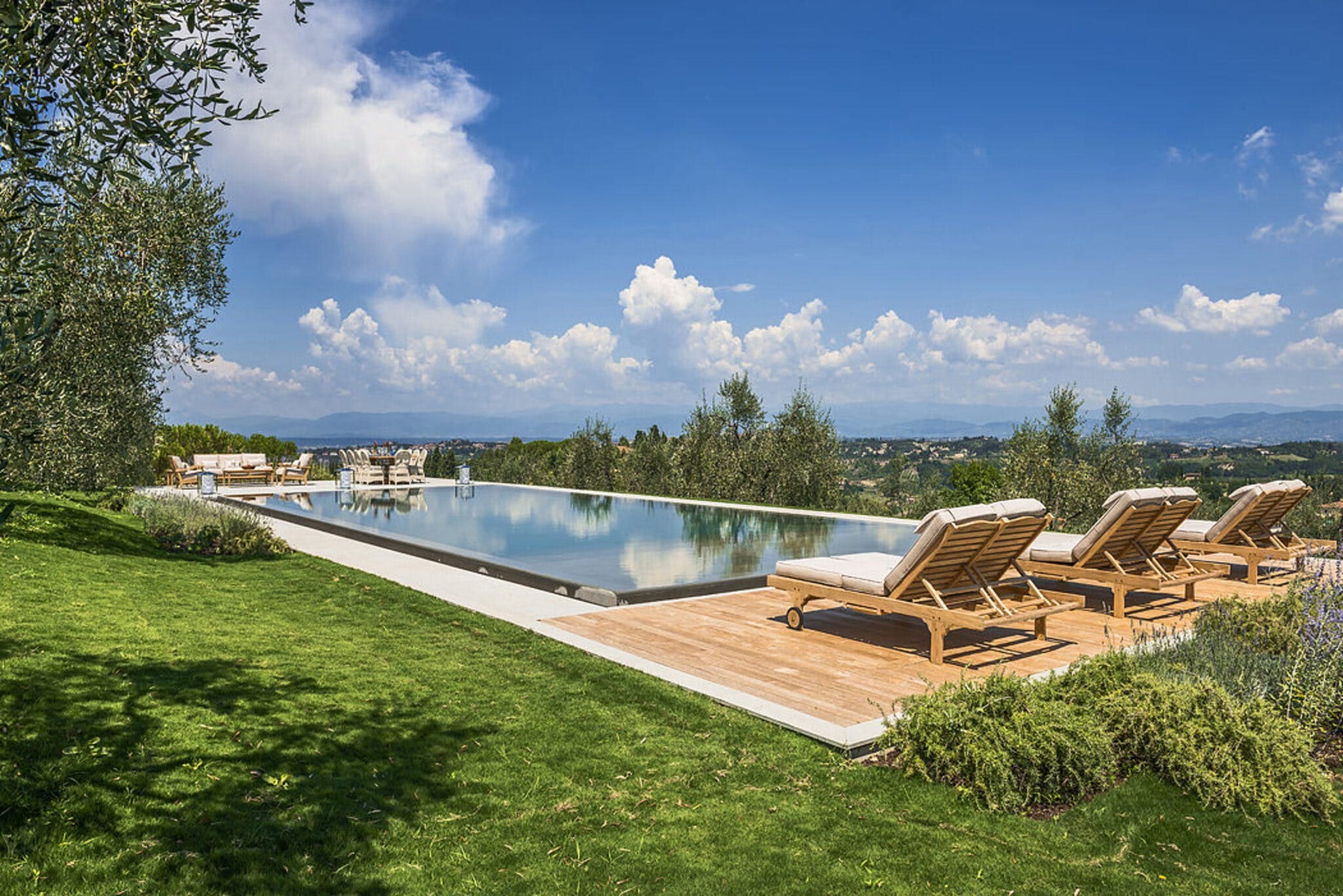 Palazzo Poggio San Miniato: Luxury 4-Bedroom Apartment with Infinity Pool, San Miniato