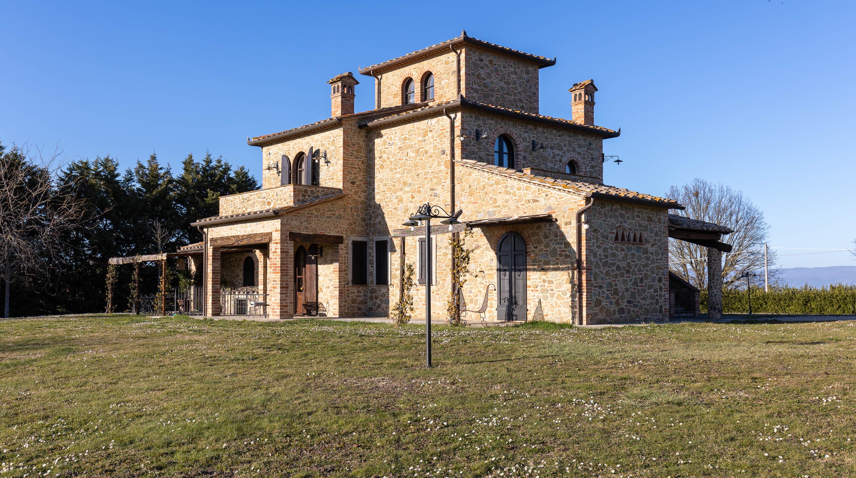Palazzo Poggio Sarteano Sarteano: Elegant 7-Bedroom Apartment with Pool and Countryside Views, Sarteano