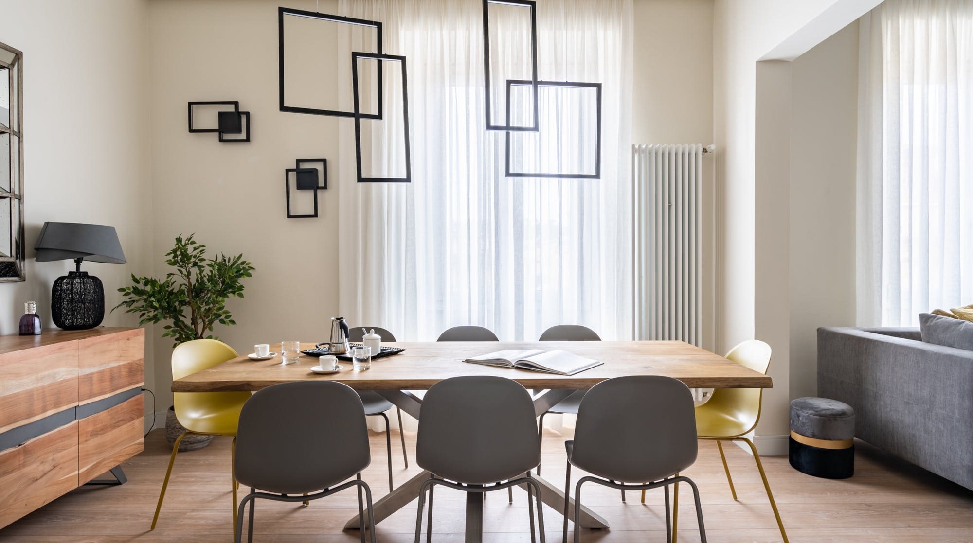 Palazzo Porcellino Florence: Sophisticated 4-Bedroom Apartment with Market Views, Ponte Vecchio