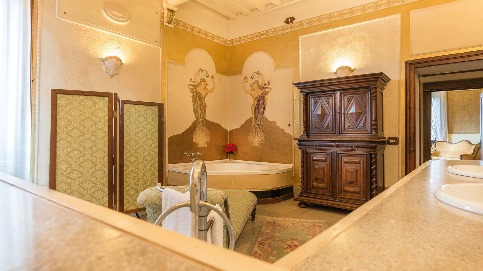 Palazzo Quercia Cortona: Spacious 7-Bedroom Luxury Apartment with Pool and Sauna, Cortona