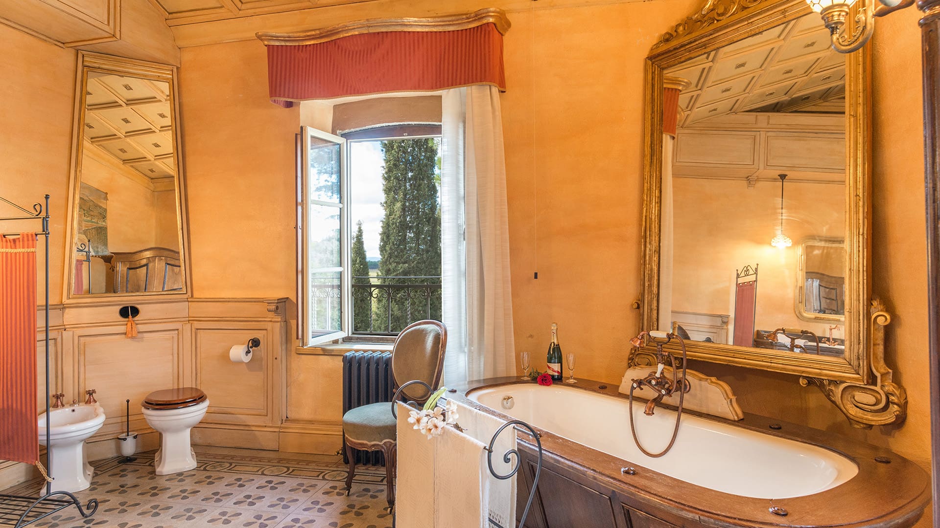 Palazzo Quercia Cortona: Spacious 7-Bedroom Luxury Apartment with Pool and Sauna, Cortona