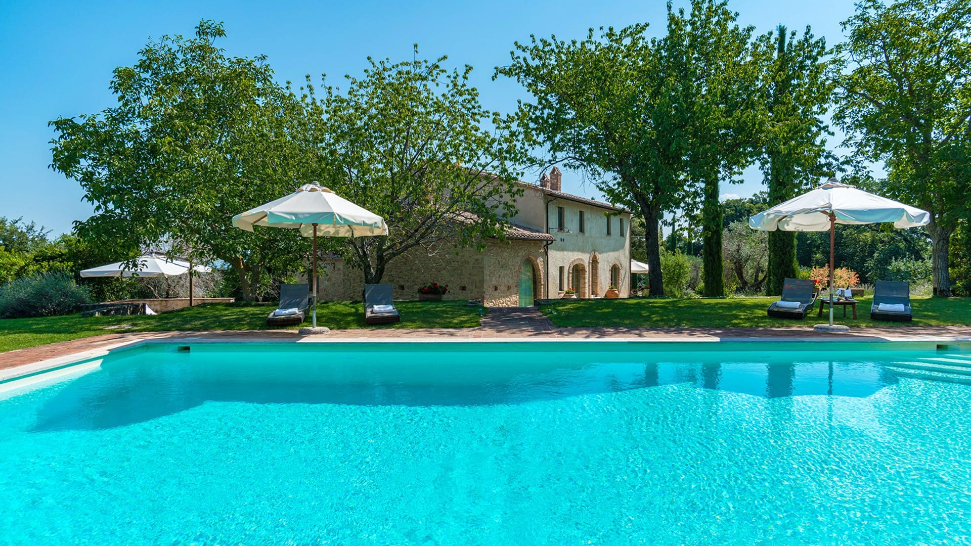 Palazzo Quercia Sarteano: Spacious 6-Bedroom Apartment with Pool and Countryside Views, Tuscany