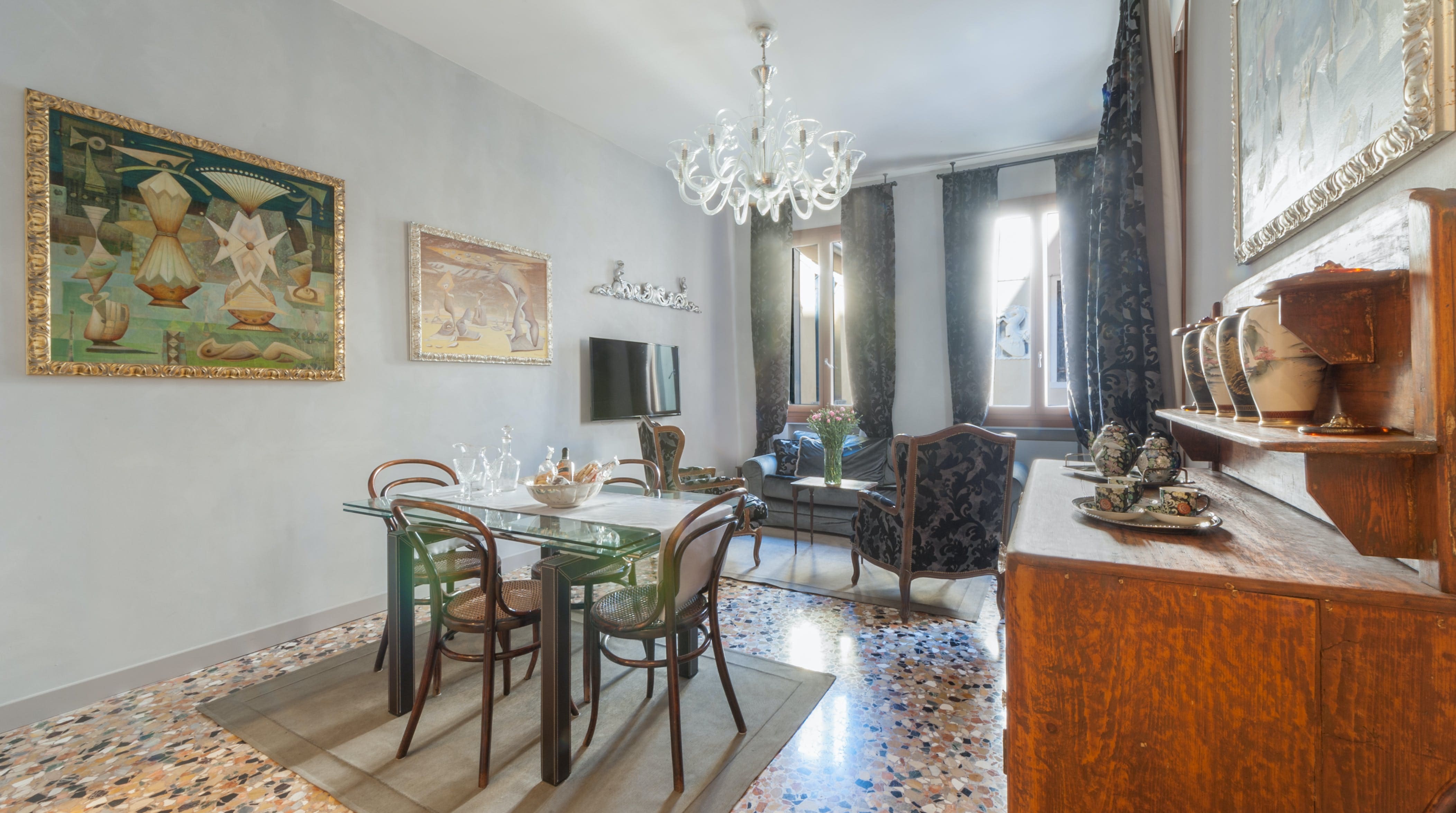 Palazzo Rialto SanMarco: Elegant 3-Bedroom Apartment with Sea Views, San Marco Venice